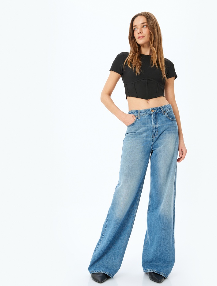  Kısa Kollu Yuvarlak Yaka Korse Detaylı Crop Fitilli Tişört