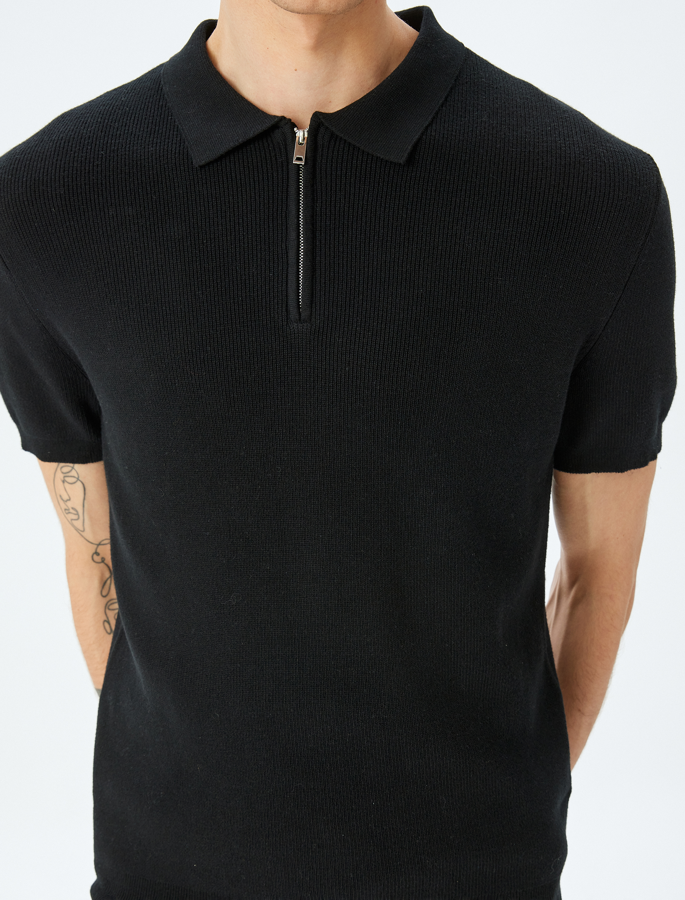 Yarım Fermuarlı Pamuk Karışımlı Kısa Kollu Triko Tişört