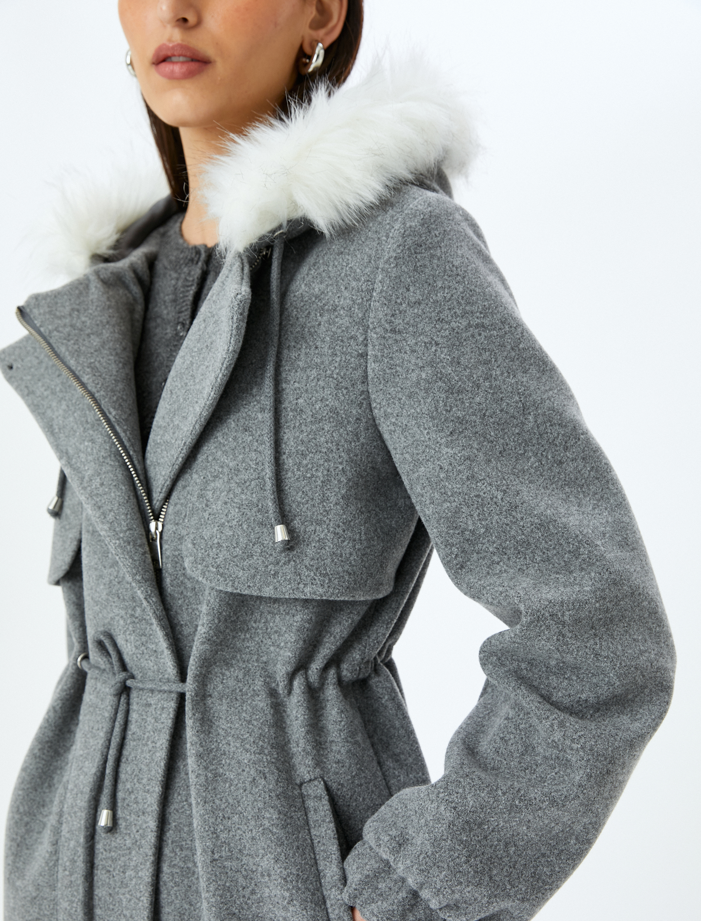   Cepli Fermuarlı Suni Kürk Detaylı Kapüşonlu Kaşe Kaban