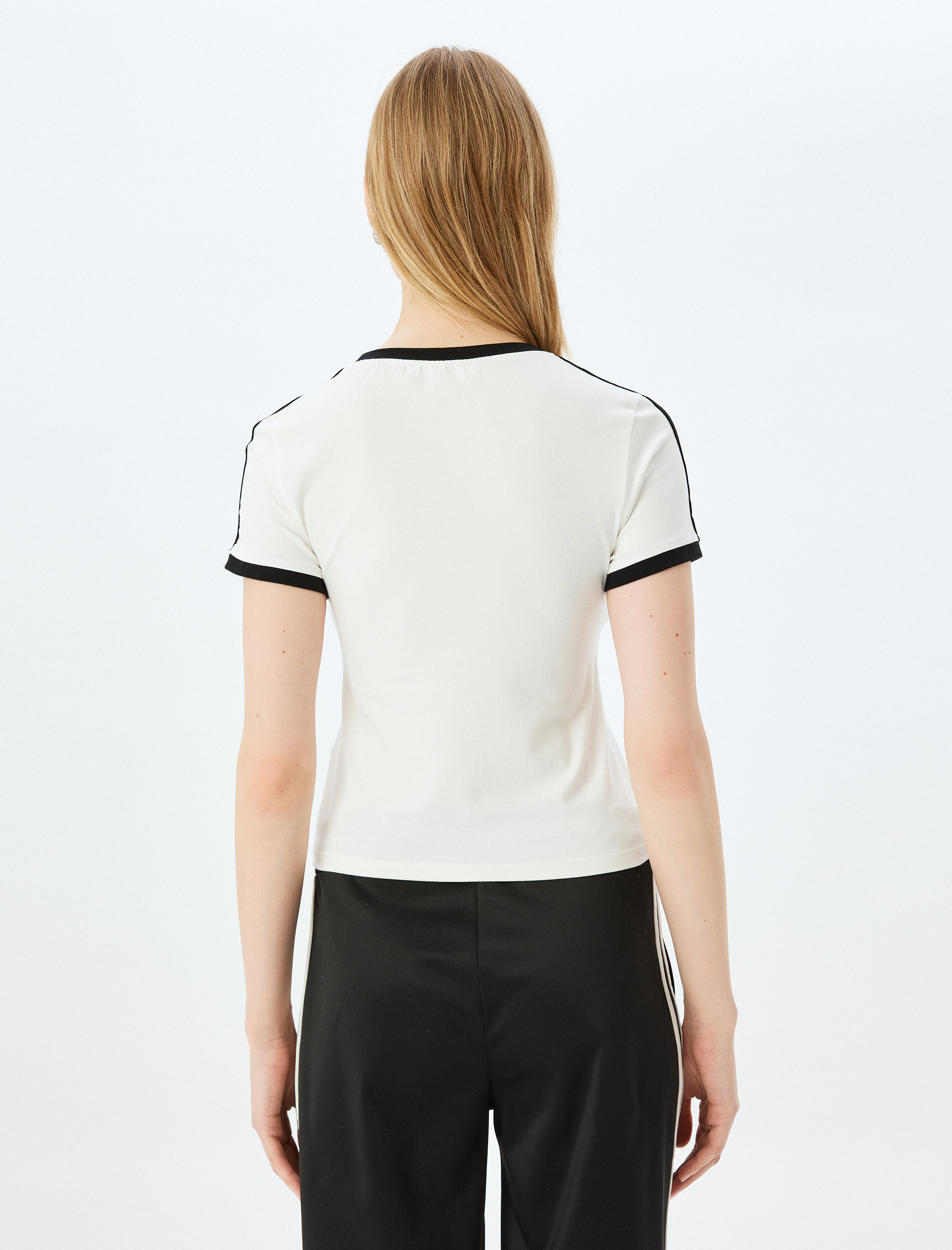 Bisiklet Yaka Kısa Kollu Biyeli Kolej Baskılı Slim Fit Tişört