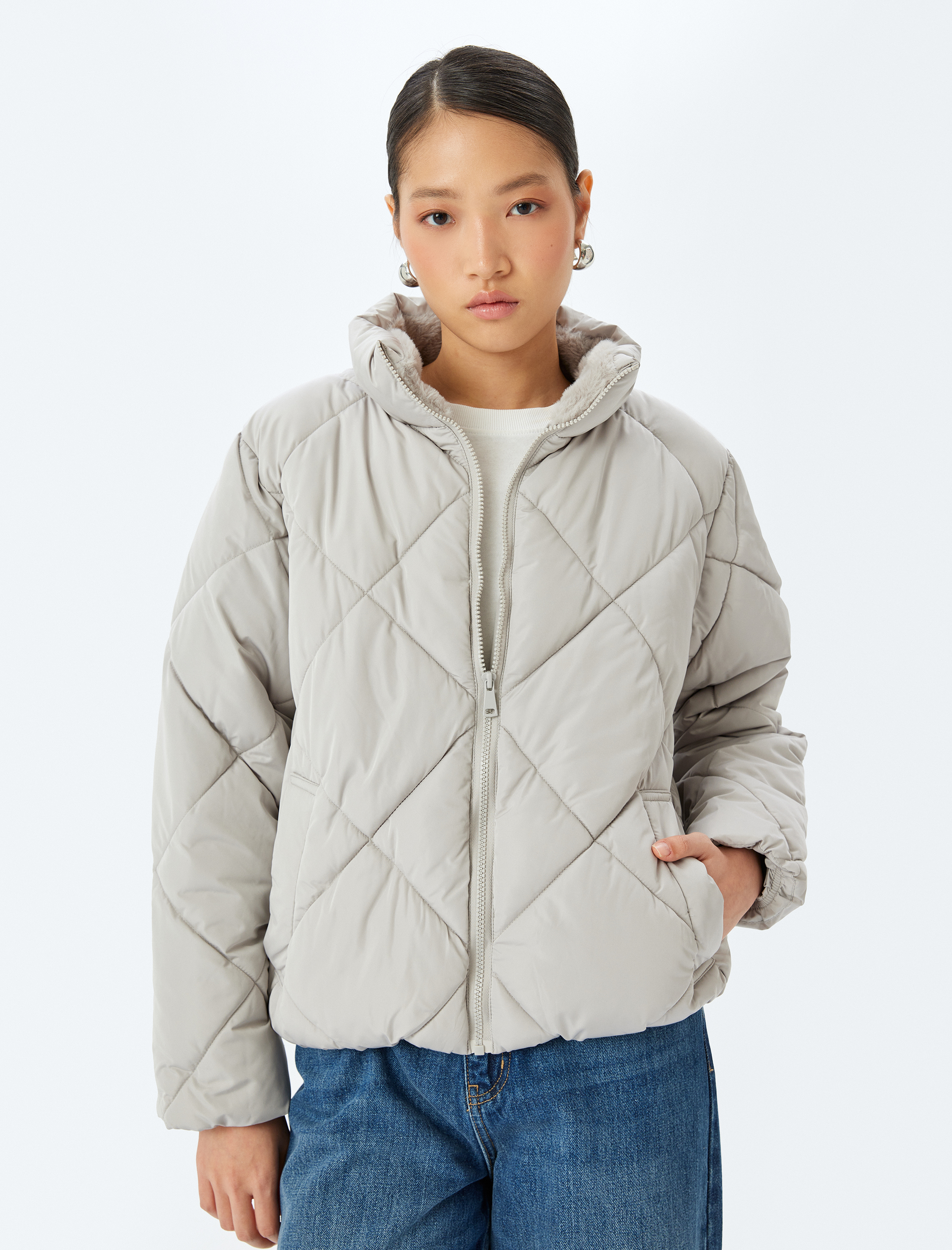 Fermuarlı Cepli Dik Yaka Kapitone Kısa Şişme Mont