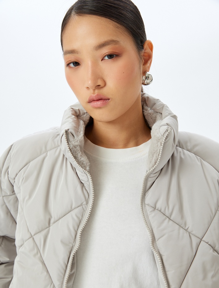  Fermuarlı Cepli Dik Yaka Kapitone Kısa Şişme Mont