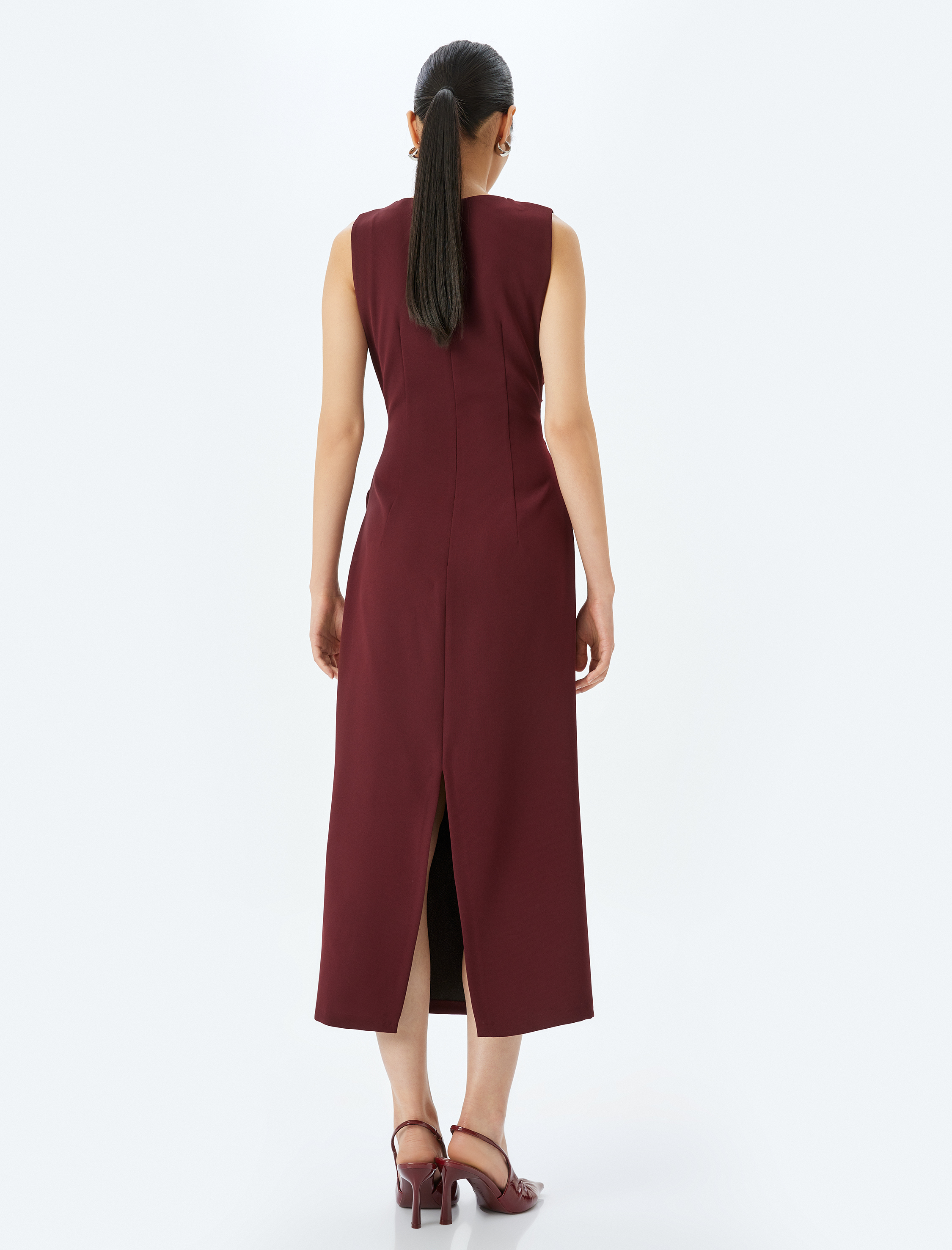 Krep Kumaş Drape Detaylı Slim Fit Yuvarlak Yaka Kolsuz Uzun Kalem Elbise