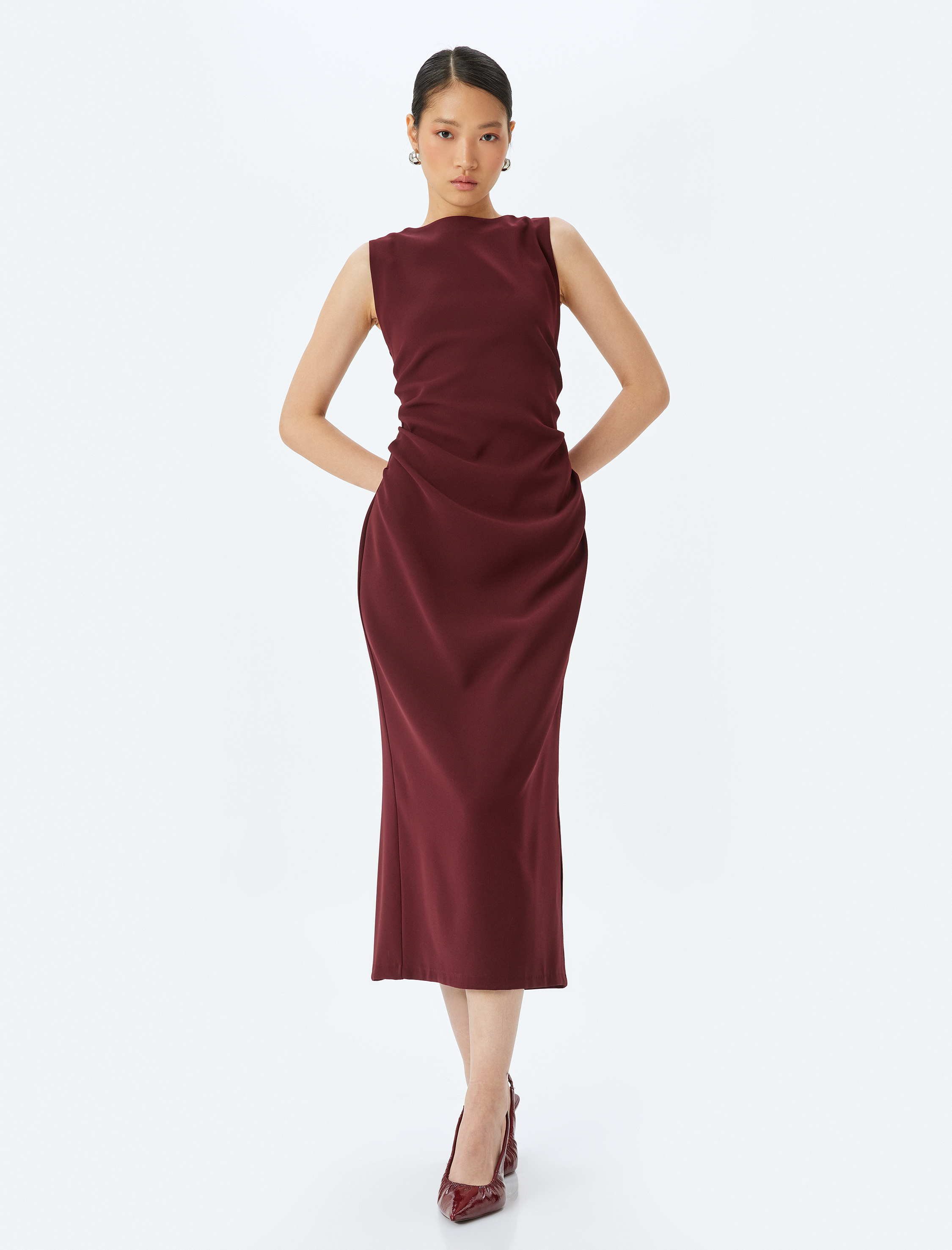 Krep Kumaş Drape Detaylı Slim Fit Yuvarlak Yaka Kolsuz Uzun Kalem Elbise