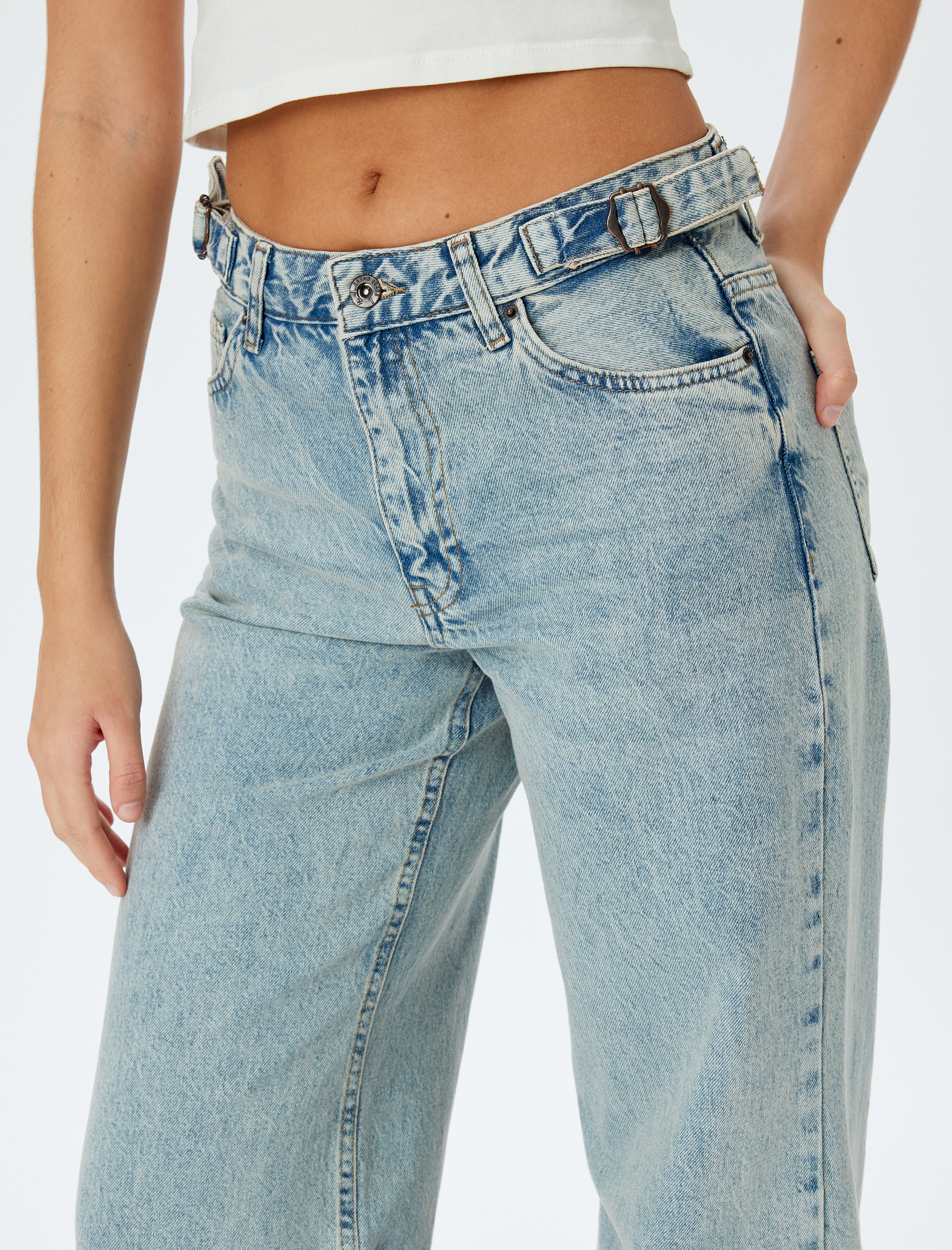 Geniş Paça Kemer Detaylı Cepli Normal Bel Kot Pantolon - Wide Leg Jean