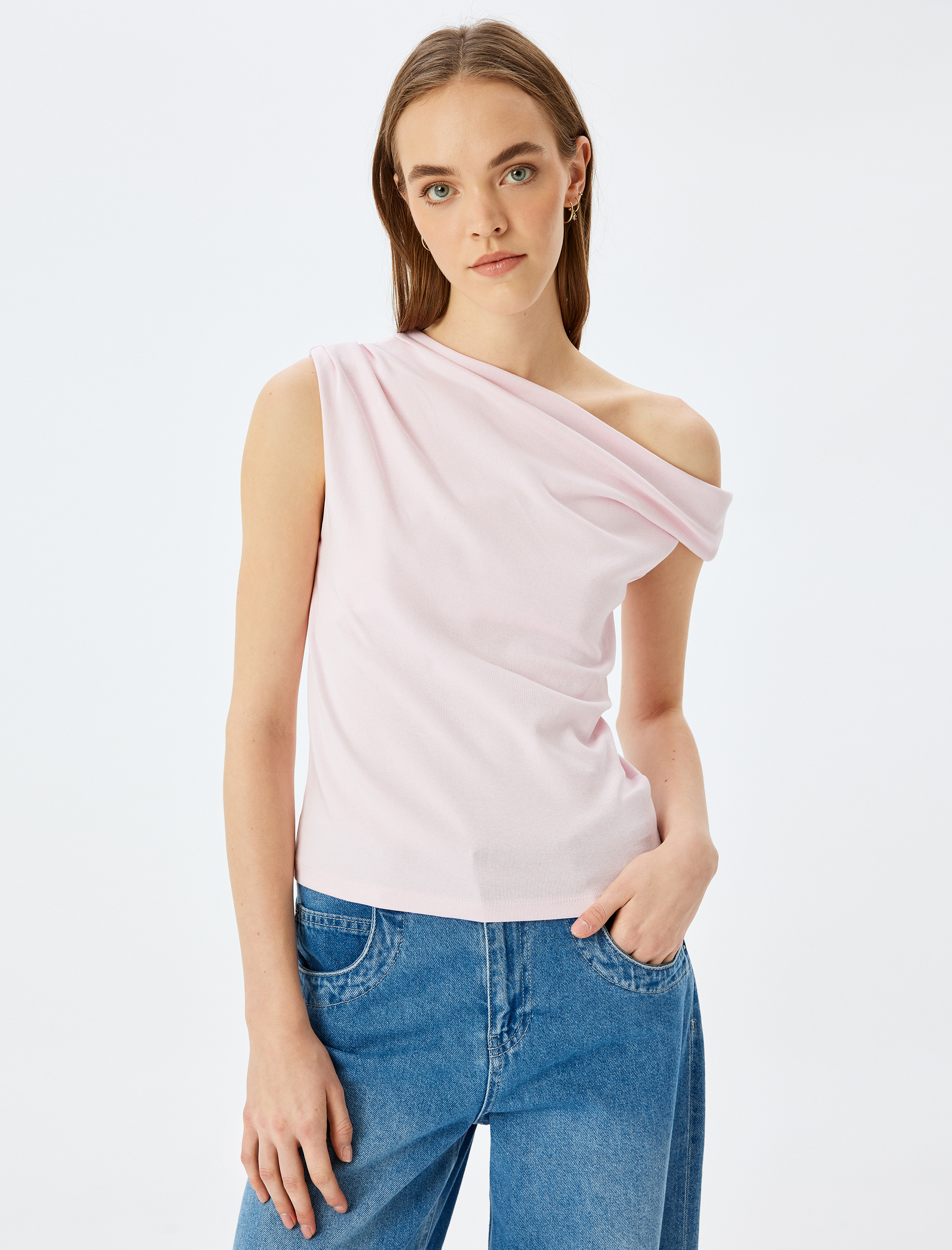   Kayık Yaka Drapeli Kolsuz Slim Fit Bluz