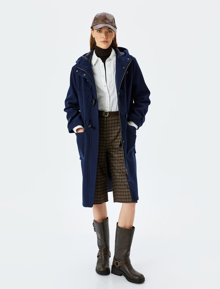  Kapüşonlu Fermuarlı Fildişi Düğmeli Cep Detaylı Uzun Kaban