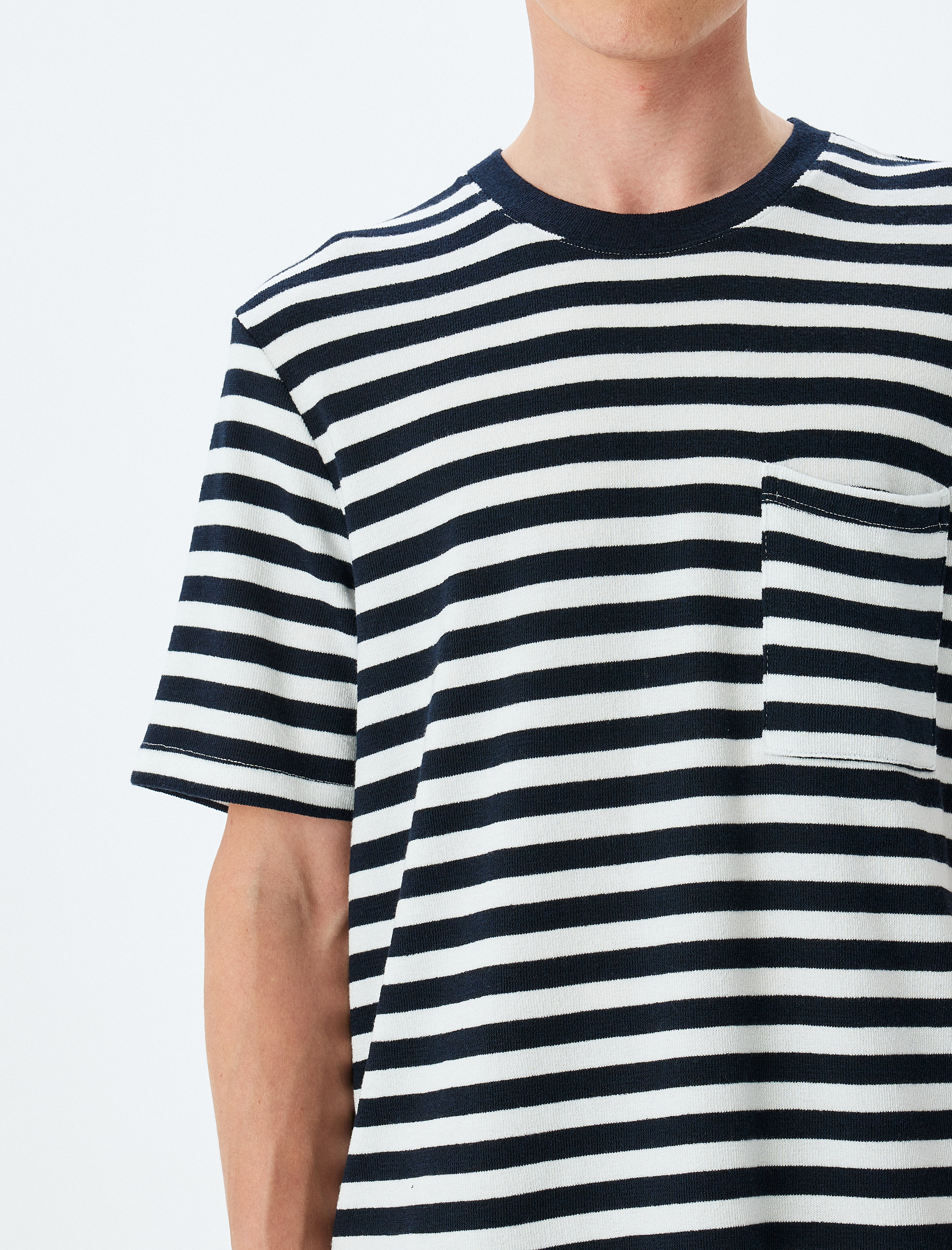   Bisiklet Yaka Regular Fit Cep Detaylı Tok Kumaş Viskon Karışımlı Kısa Kollu Çizgili Tişört