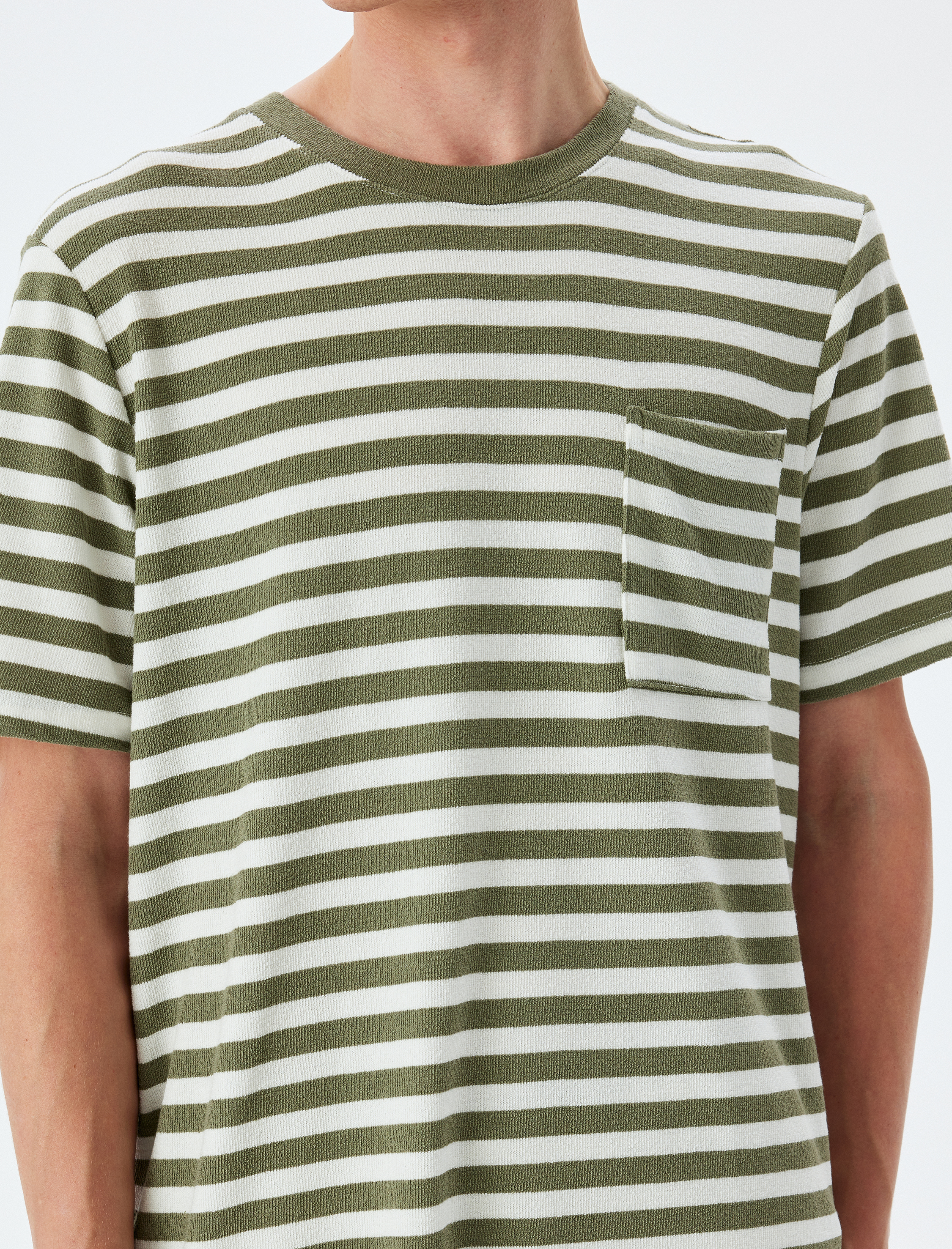   Bisiklet Yaka Regular Fit Cep Detaylı Tok Kumaş Viskon Karışımlı Kısa Kollu Çizgili Tişört