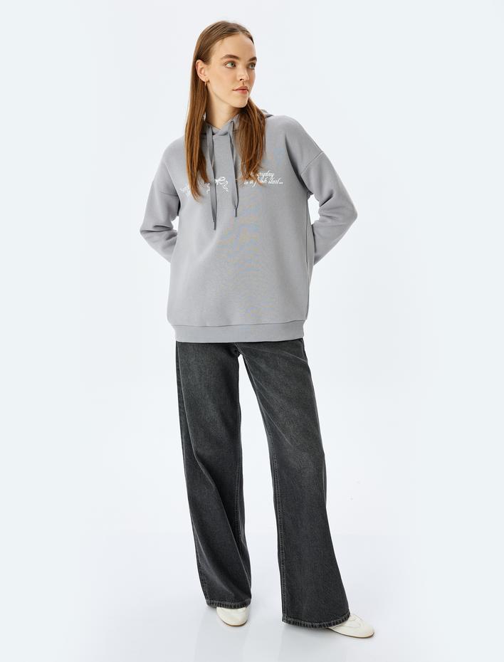  Şardonlu Arkası Baskılı Rahat Kalıp Kapüşonlu Sweatshirt