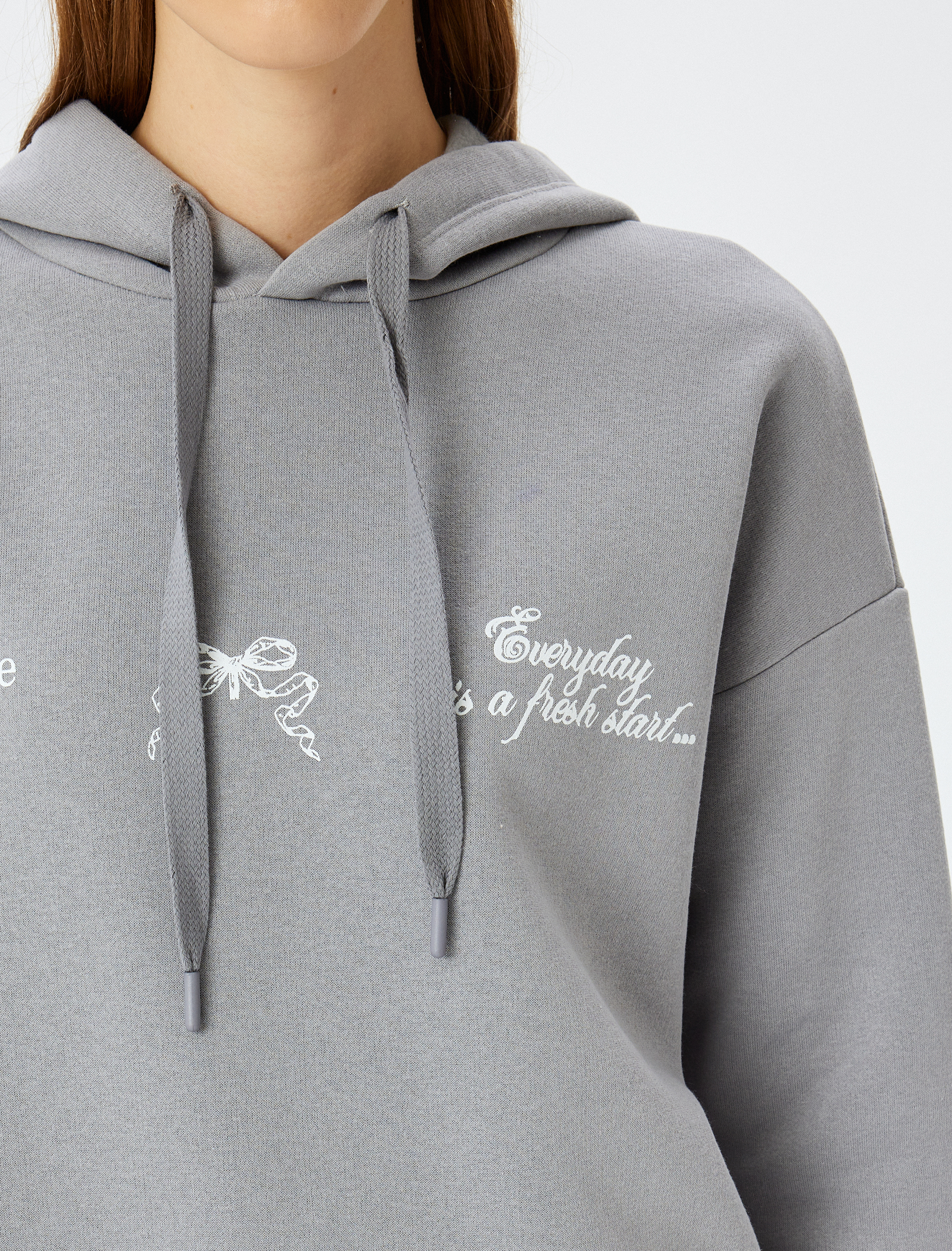   Şardonlu Arkası Baskılı Rahat Kalıp Kapüşonlu Sweatshirt