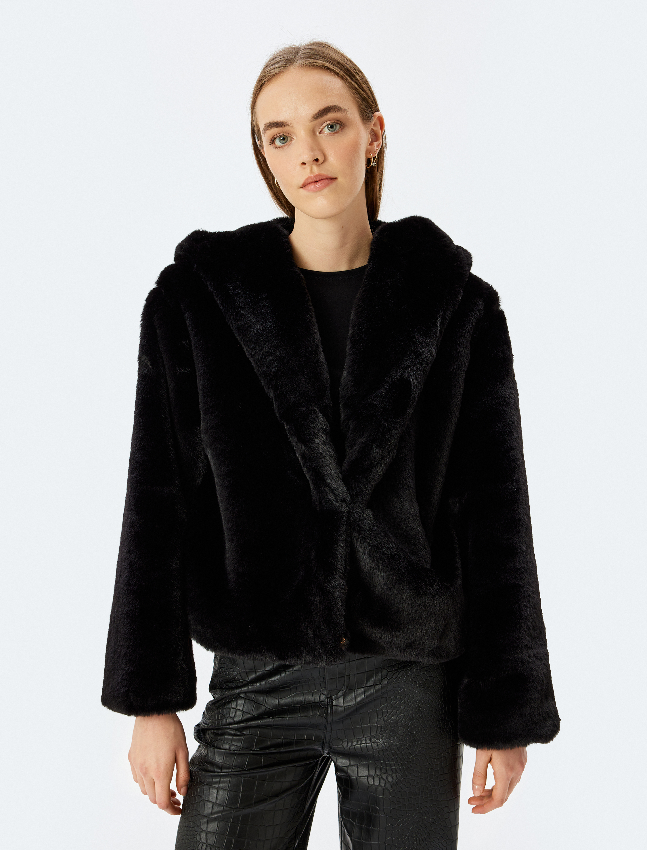   Kapşonlu Tek Düğmeli Astarlı Suni Kürk Crop Ceket