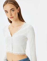 Uzun Kollu Düğmeli V Yaka Dantel Detaylı Slim Fit Crop Tişört