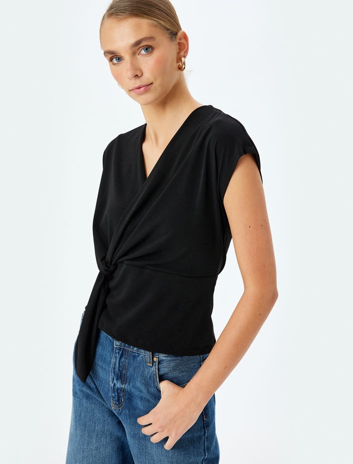  V Yaka Düğüm Detaylı Kolsuz Kruvaze Bluz