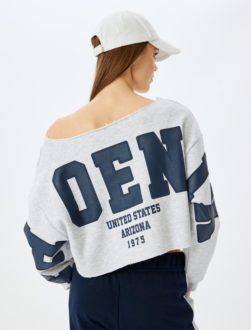   Arkası Baskılı Kayık Yaka Crop Oversize Sweatshirt