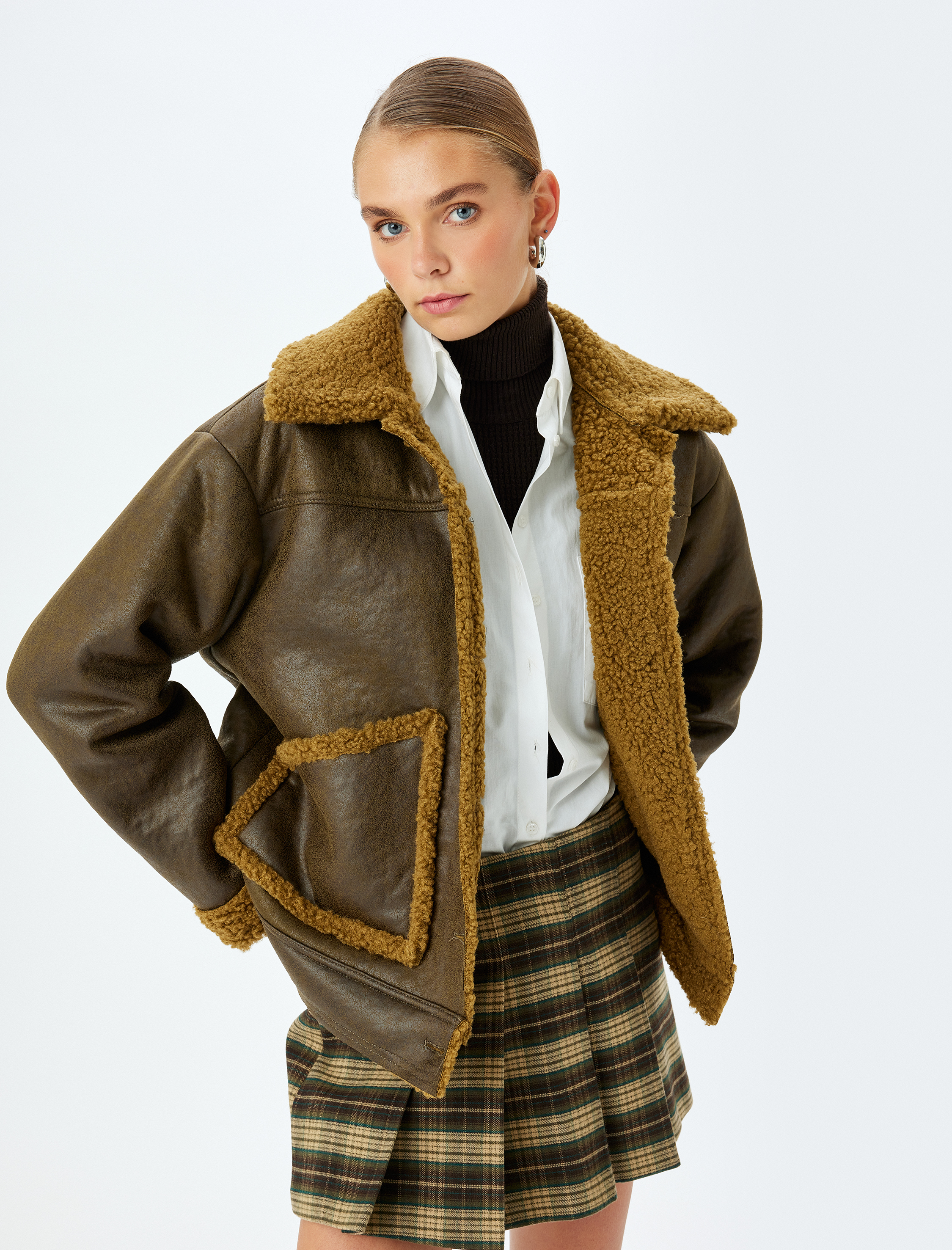 Cepli Peluş Yaka Detaylı Oversize Suni Deri Ceket