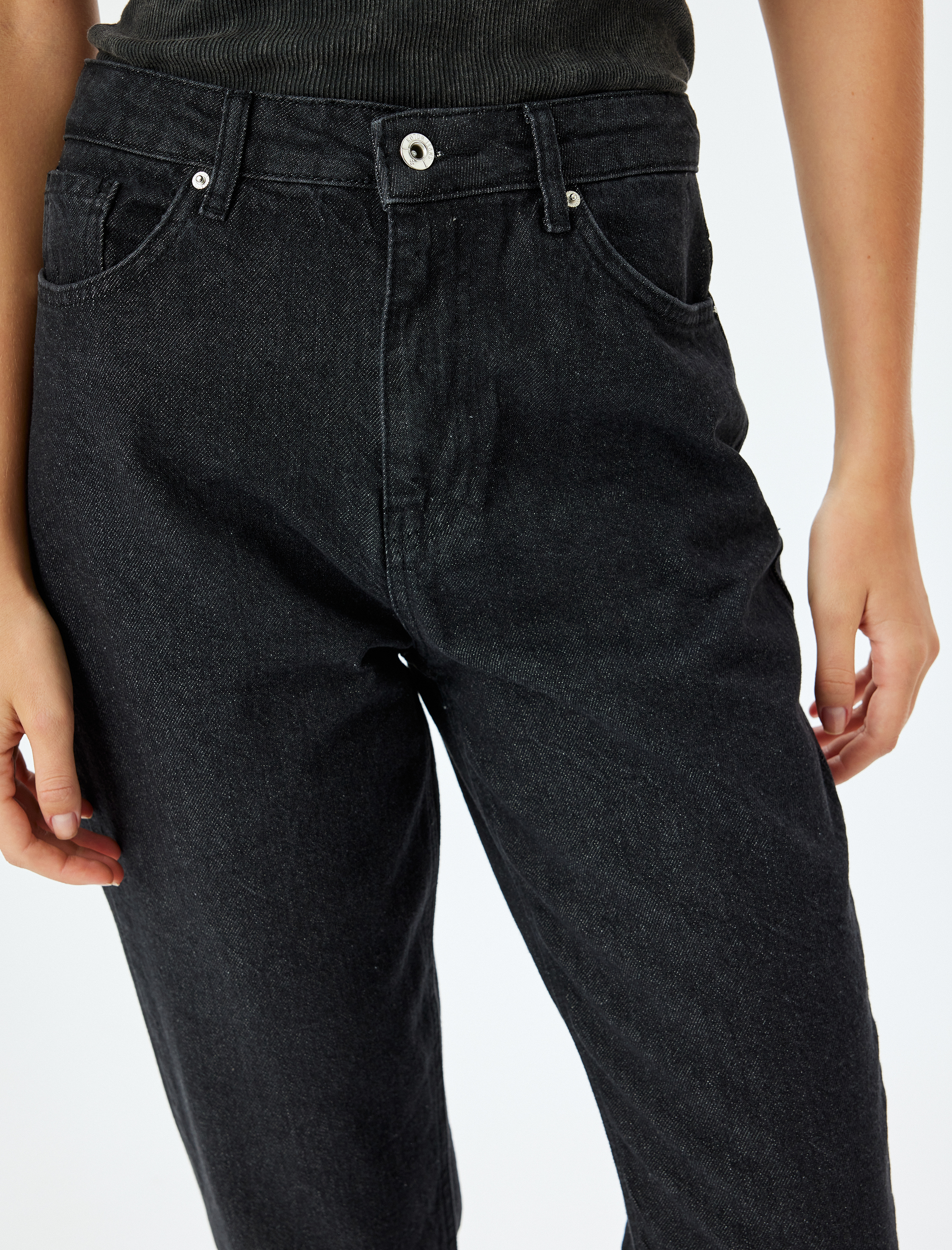   Yüksek Bel Düğmeli Cep Detaylı Rahat Kalıp Kot Pantolon - Mom Jean