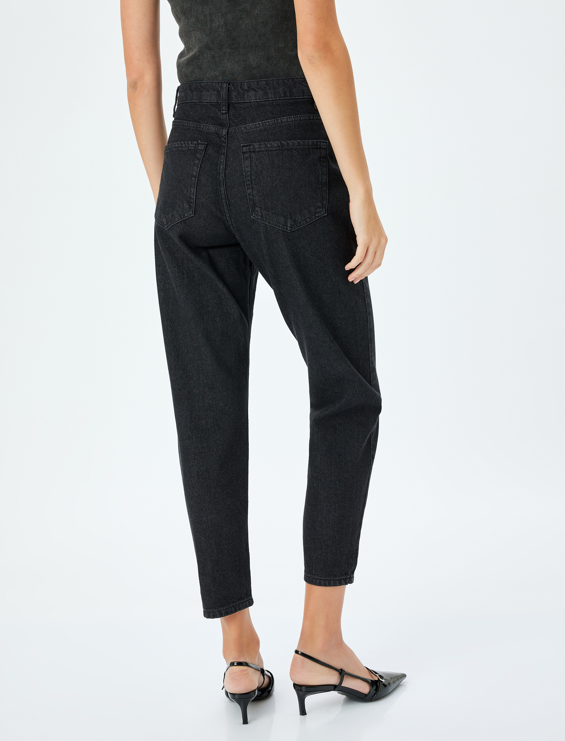   Yüksek Bel Düğmeli Cep Detaylı Rahat Kalıp Kot Pantolon - Mom Jean