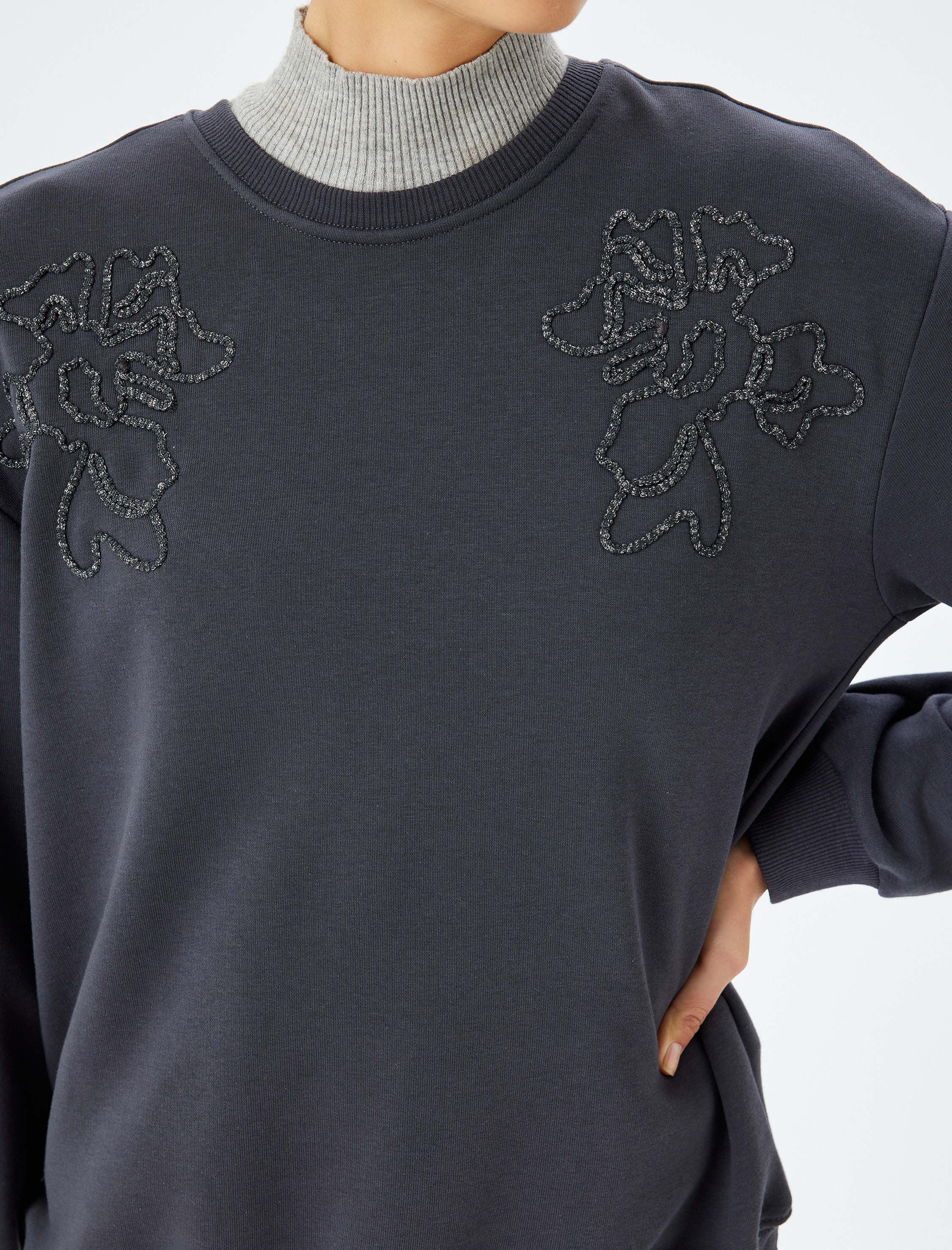 Koton X Şahika Ercümen - Uzun Kollu Bisiklet Yaka Taşlı Oversize Sweatshirt