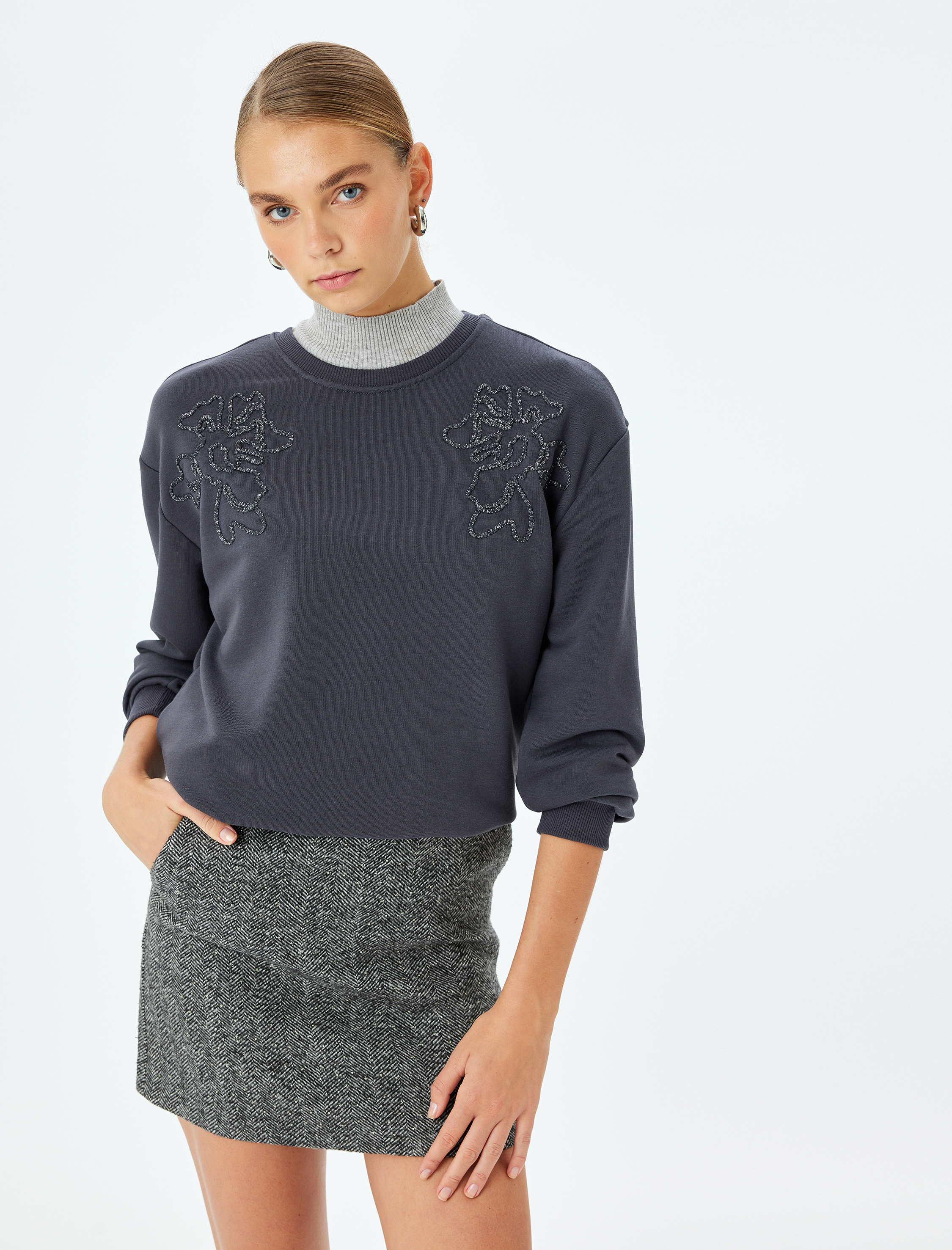 Koton X Şahika Ercümen - Uzun Kollu Bisiklet Yaka Taşlı Oversize Sweatshirt