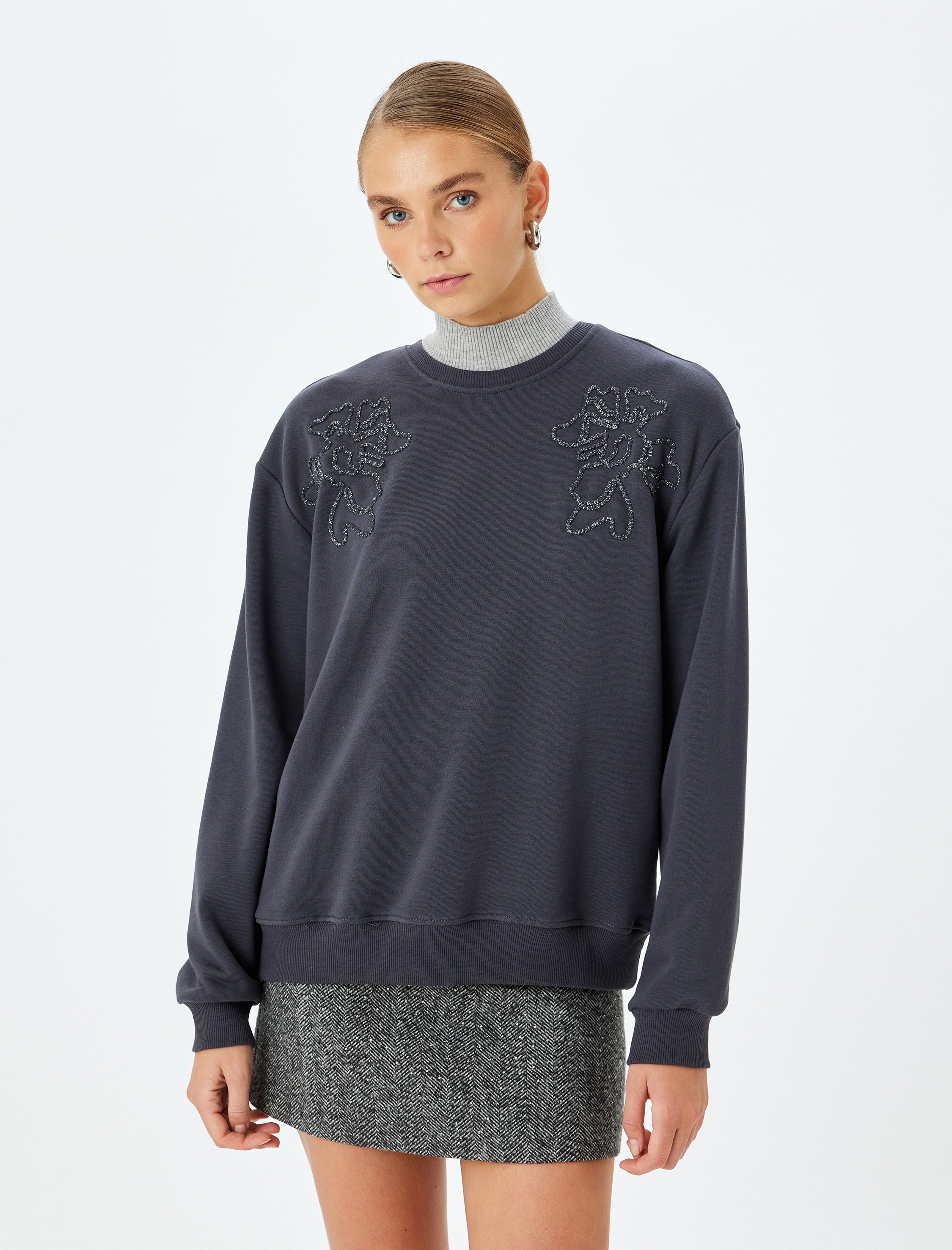 Koton X Şahika Ercümen - Uzun Kollu Bisiklet Yaka Taşlı Oversize Sweatshirt