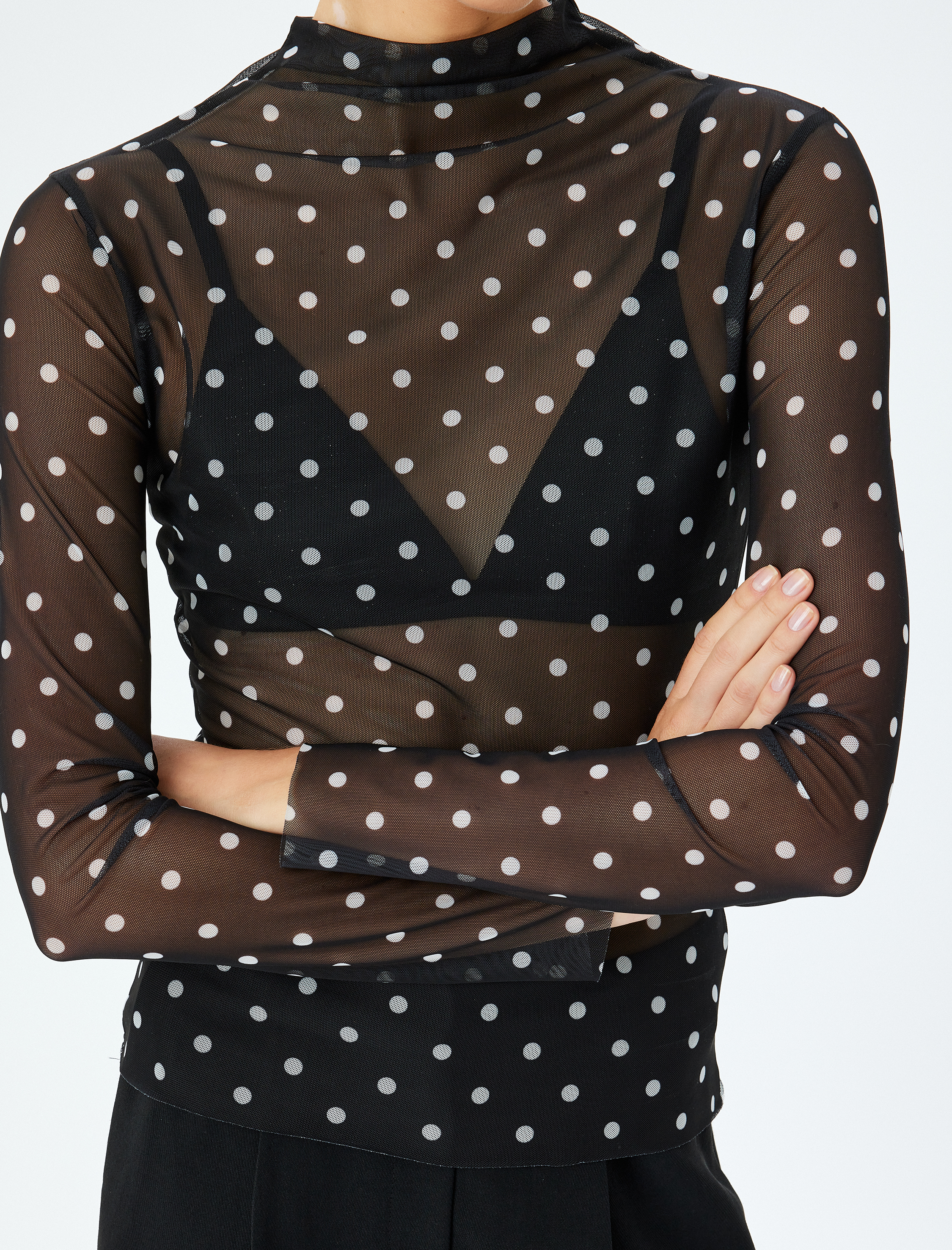 Puantiye Desenli Uzun Kollu Dik Yaka Transparan Tül Tişört