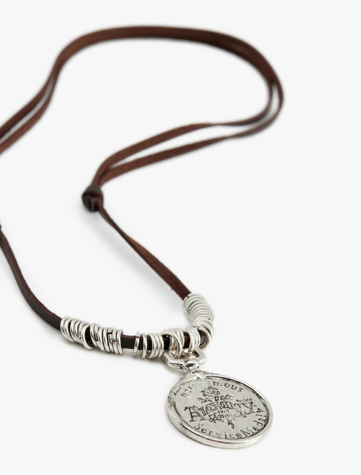 Erkek Charm Detaylı Kolye