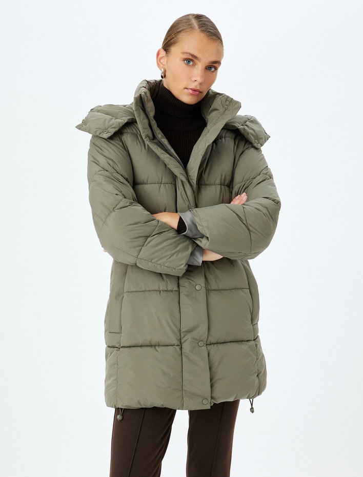  Cepli Kapüşonlu Kemerli Uzun Şişme Mont