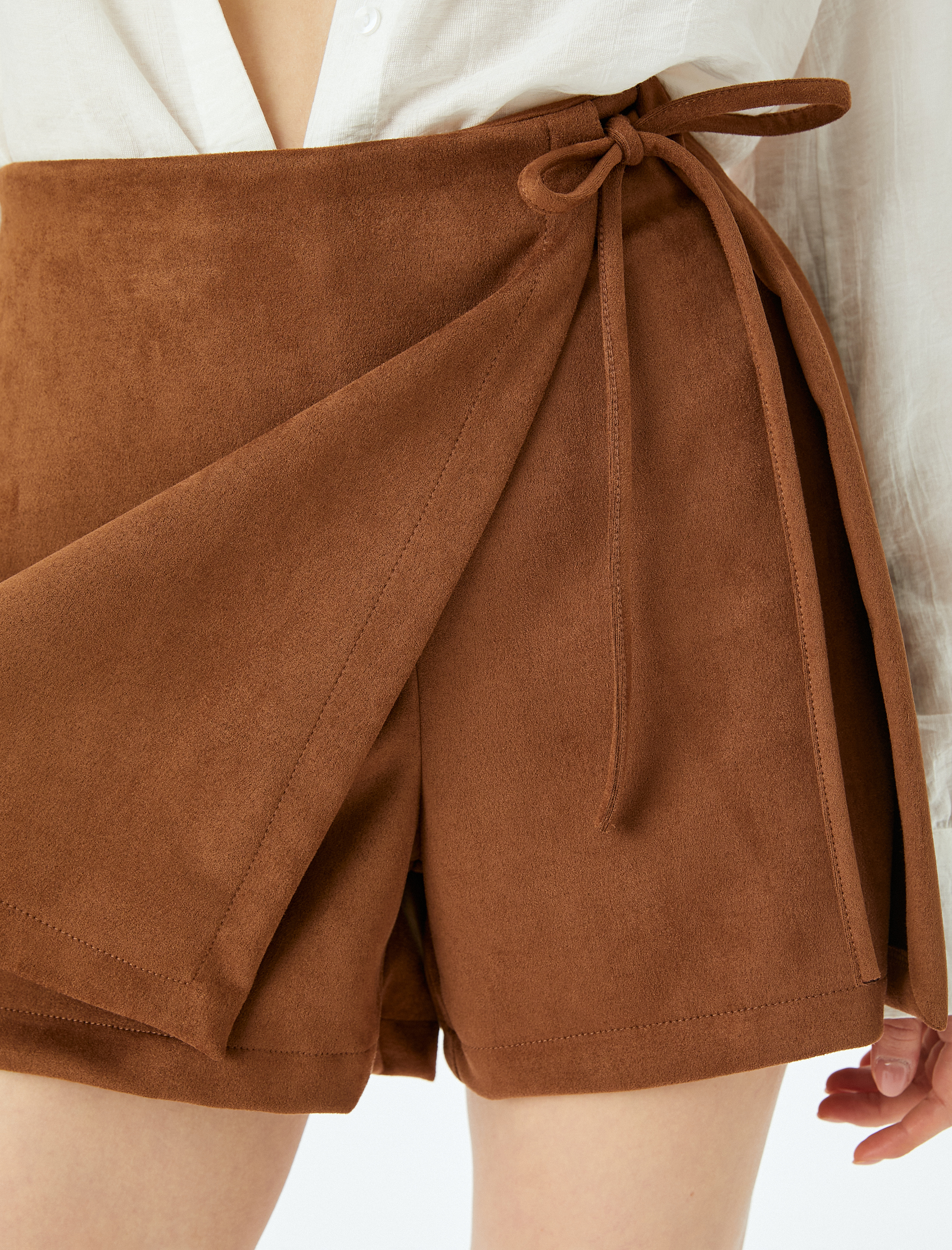   Süet Görünümlü Bağlama Detaylı Mini Şort Etek