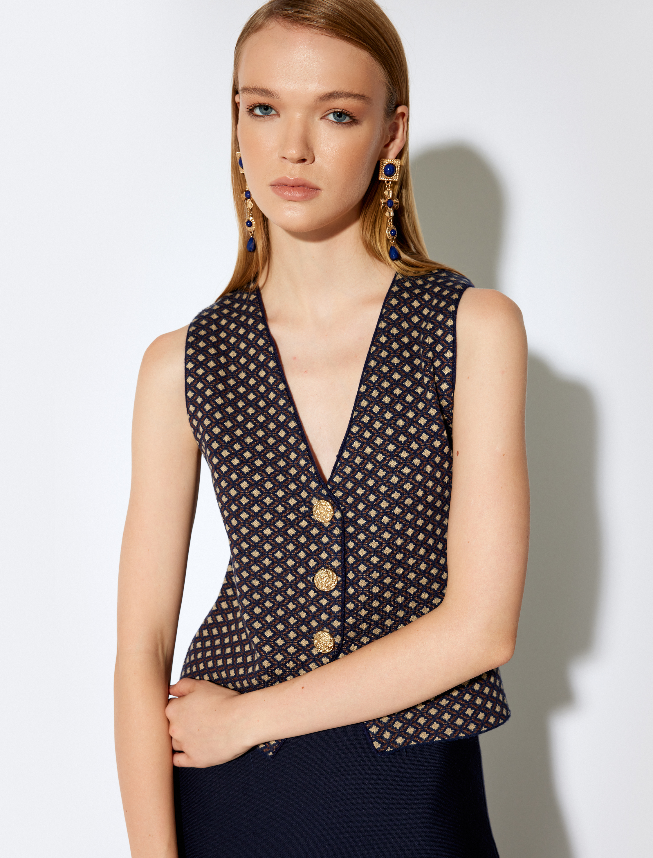 Koton X Melis Ağazat - V Yaka Gold Düğmeli Desenli Triko Yelek