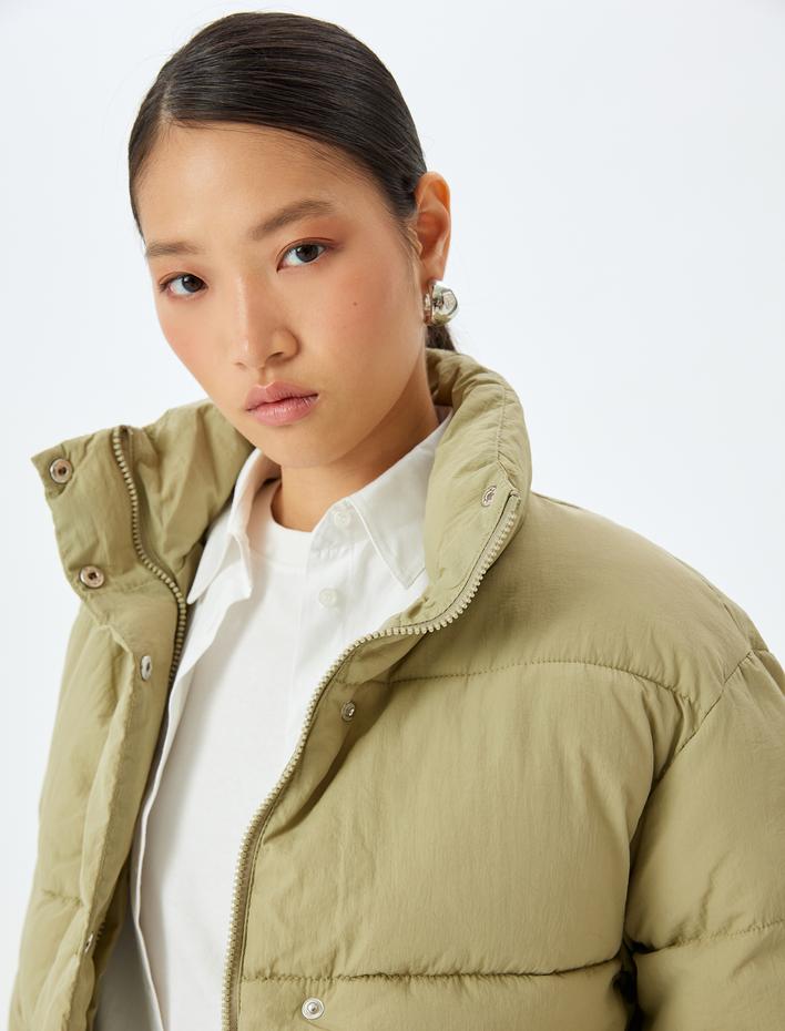  Dik Yaka Fermuarlı Cepli Su İtici Kısa Şişme Mont