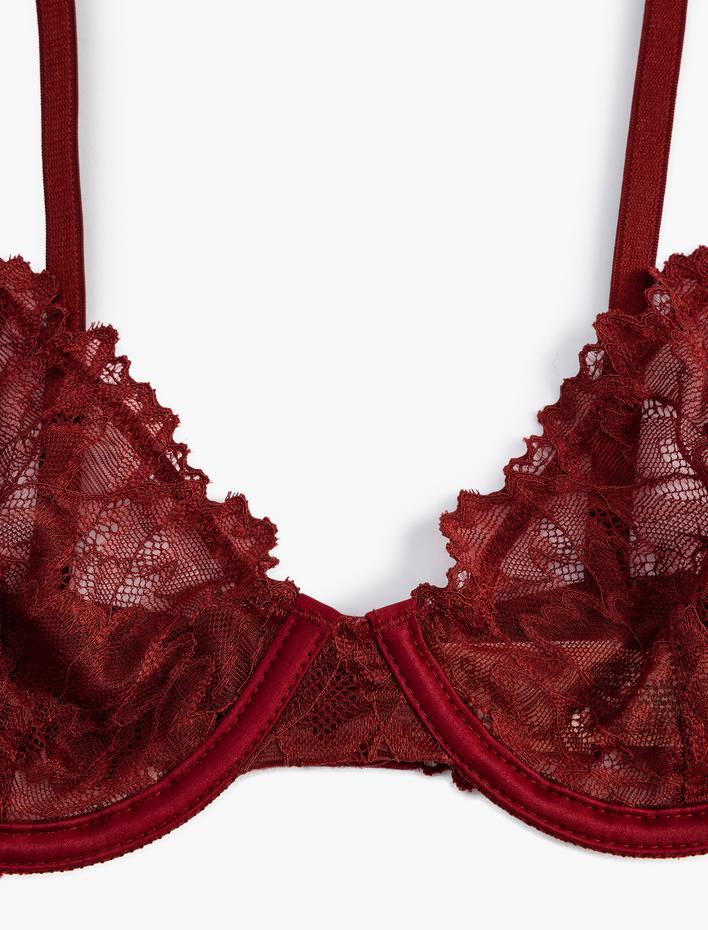  Metal Aksesuarlı Balenli Dantelli Sütyen