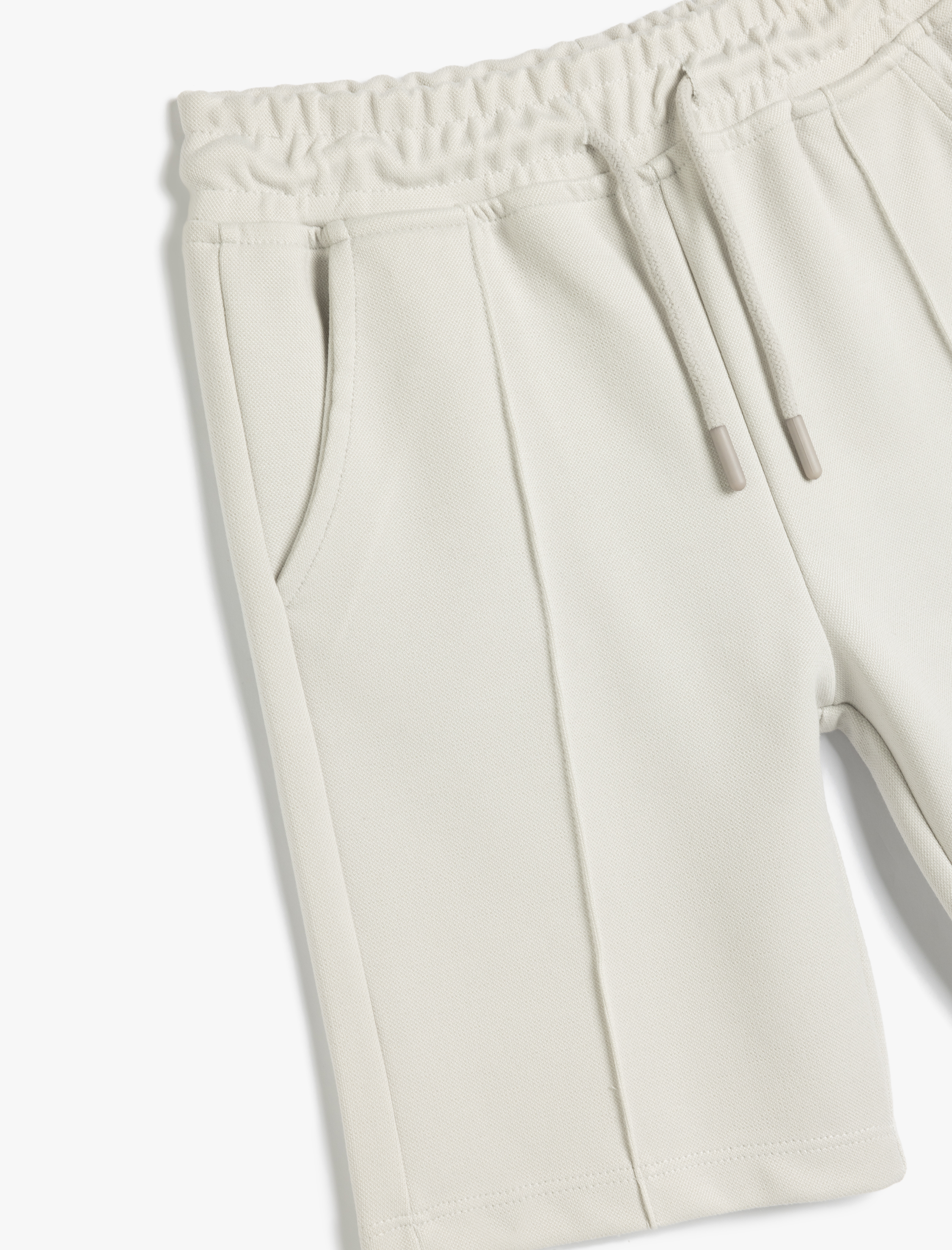  Erkek Çocuk Dikiş Detaylı Beli Lastikli Bermuda Şort