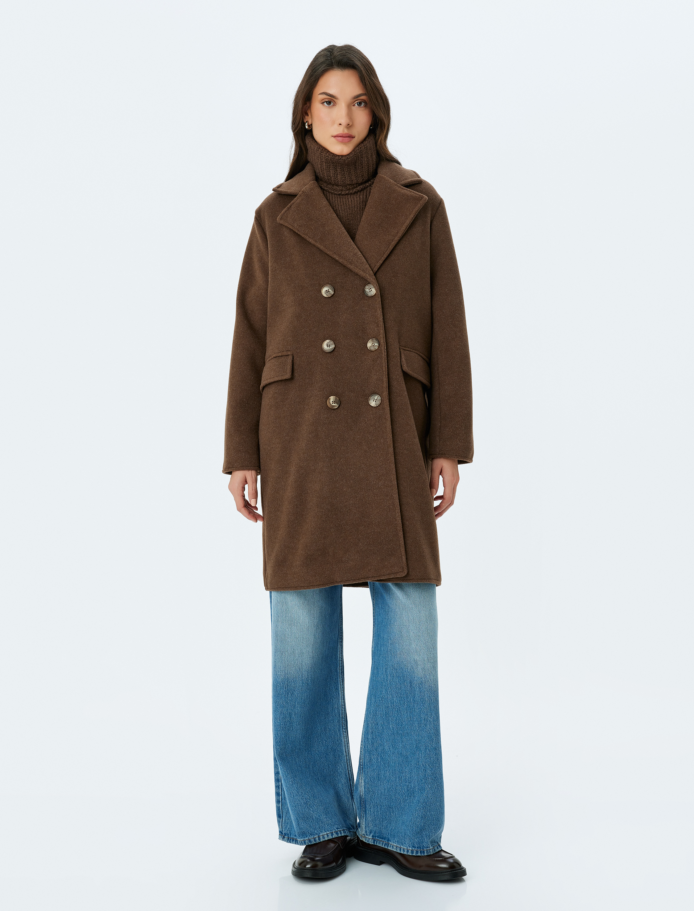   Kapaklı Cep Detaylı Düğmeli Kruvaze Kaşe Kaban