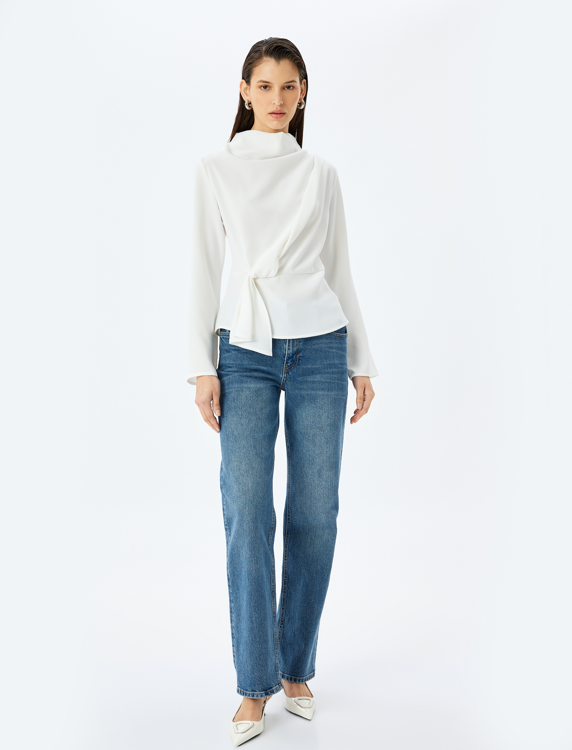 Dik Yaka Uzun Kollu Bağlama Detaylı Bluz