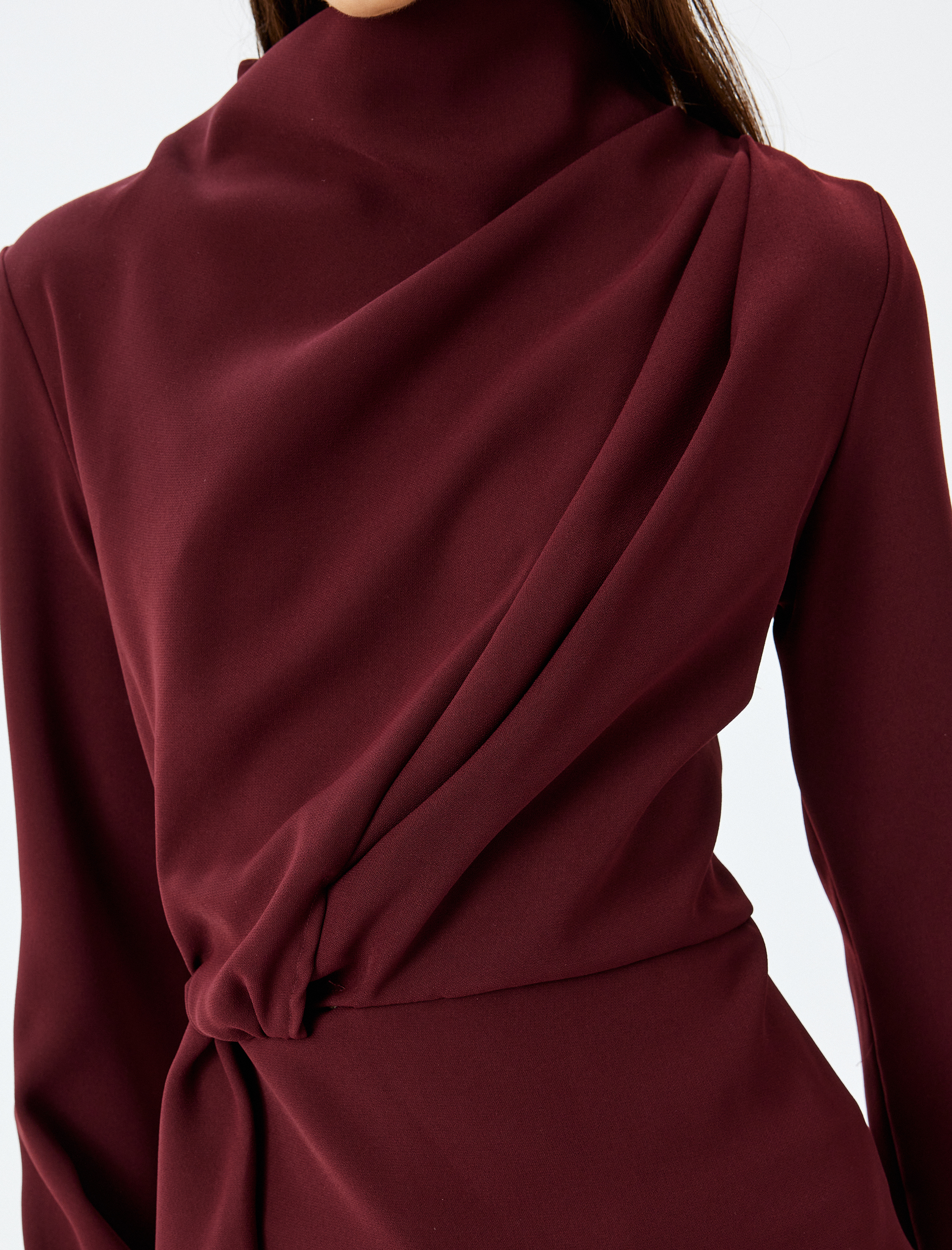 Dik Yaka Uzun Kollu Bağlama Detaylı Bluz