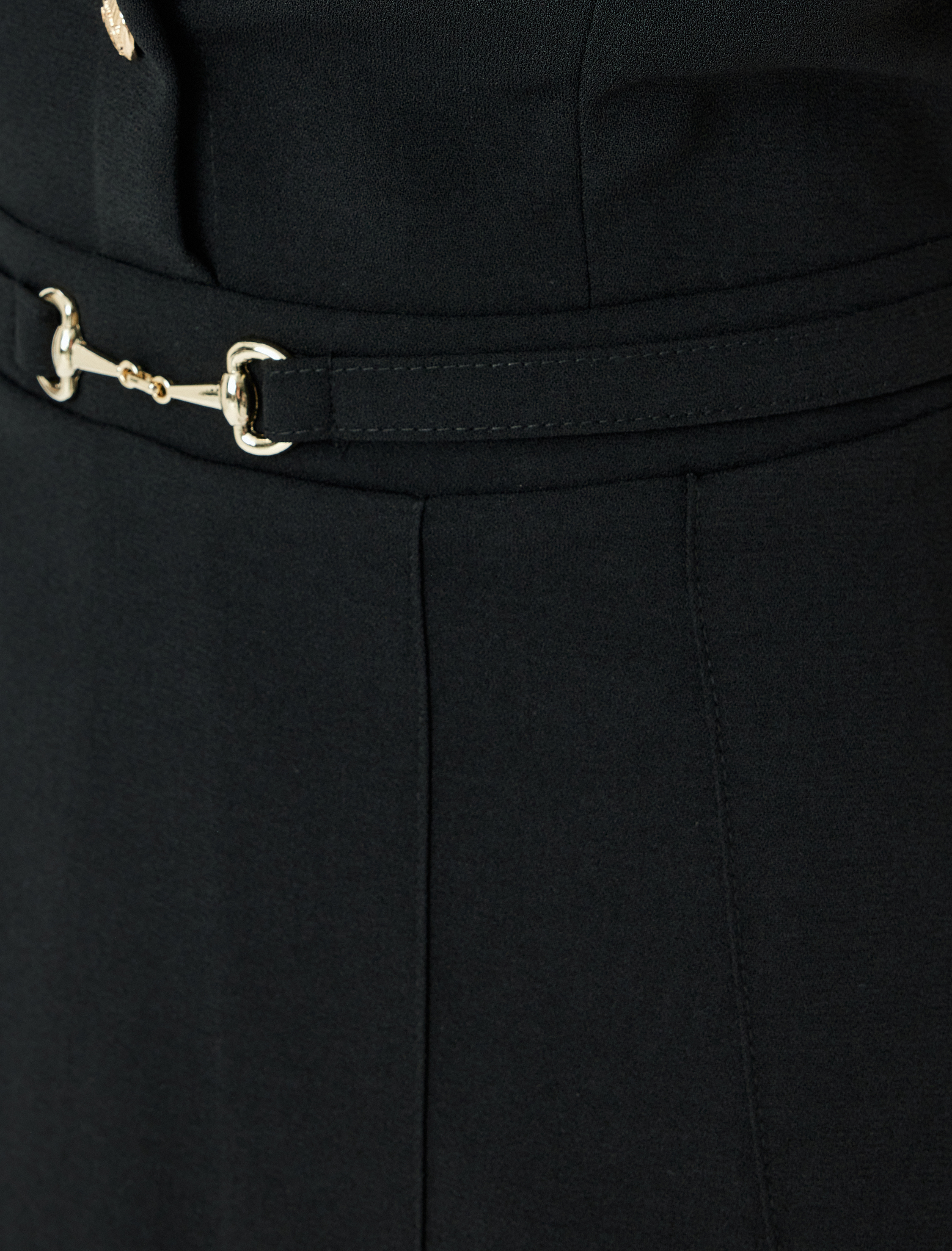   Metal Aksesuarlı A Kesim Kısa Kollu Pileli Mini Gömlek Elbise