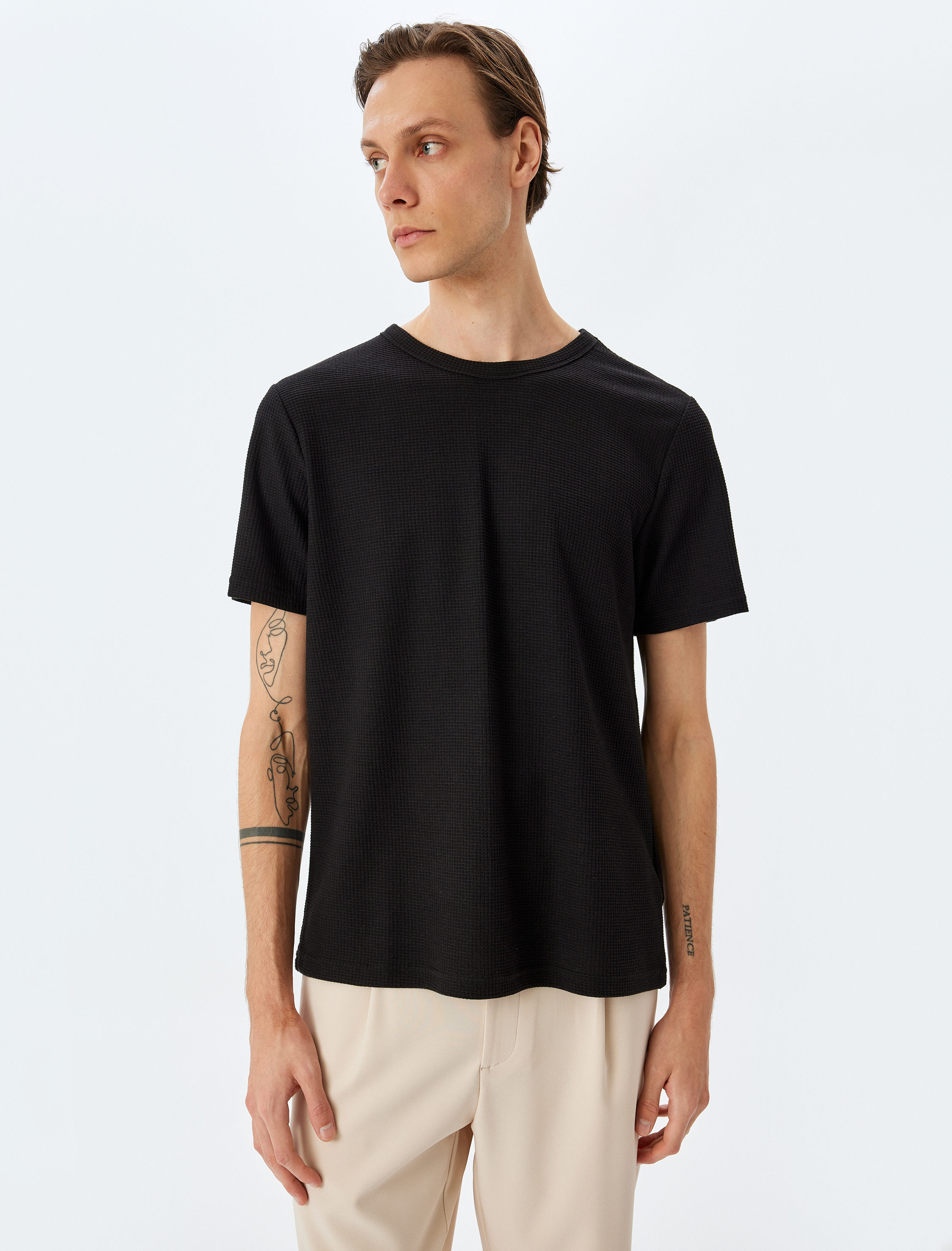   Kısa Kollu Regular Fit Etiket Detaylı Waffle Dokulu Pamuk Karışımlı Bisiklet Yaka Tişört