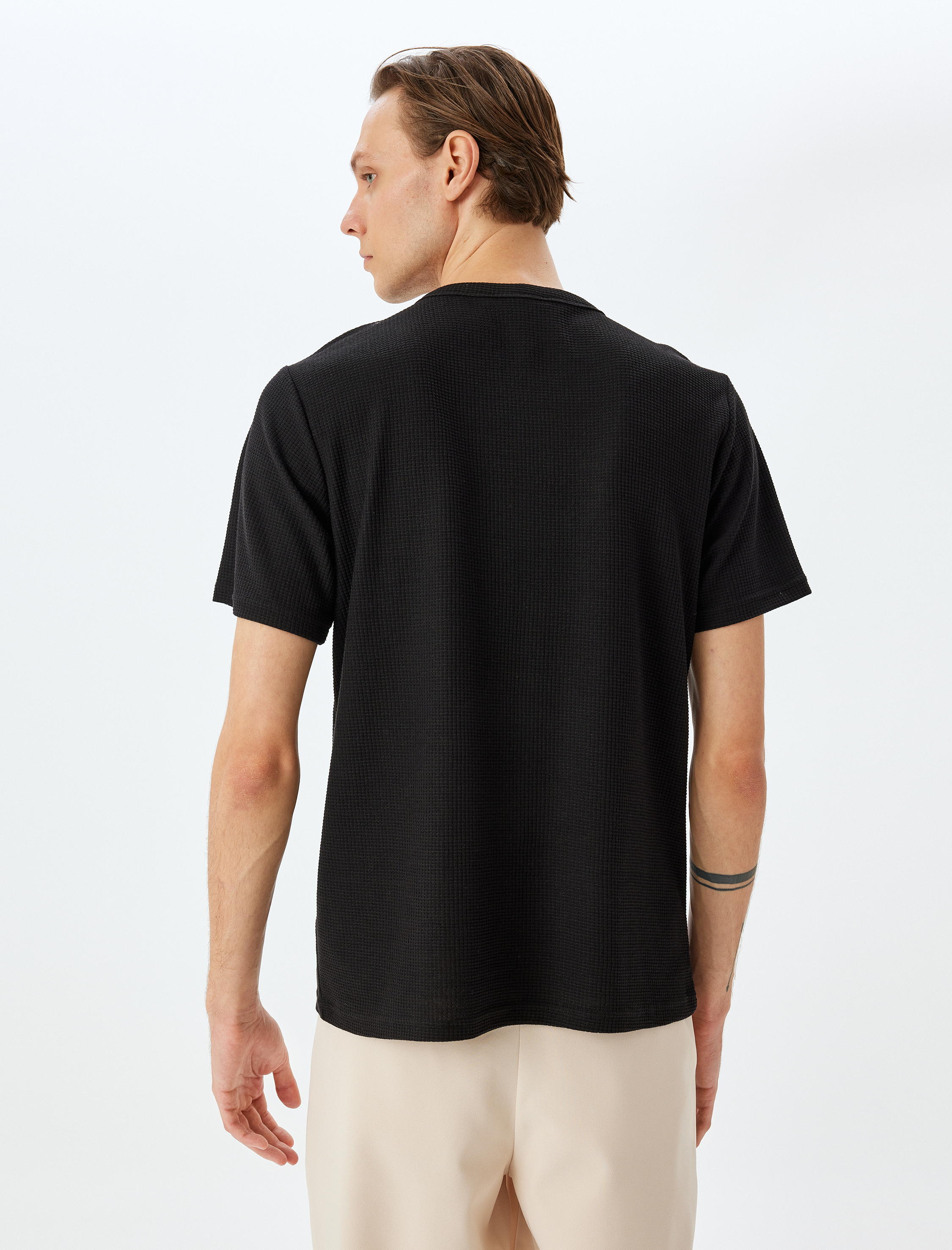   Kısa Kollu Regular Fit Etiket Detaylı Waffle Dokulu Pamuk Karışımlı Bisiklet Yaka Tişört