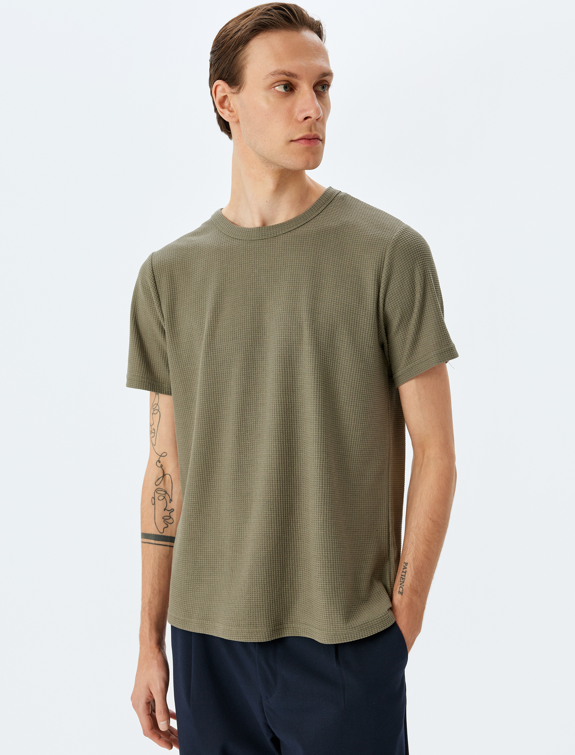   Kısa Kollu Regular Fit Etiket Detaylı Waffle Dokulu Pamuk Karışımlı Bisiklet Yaka Tişört