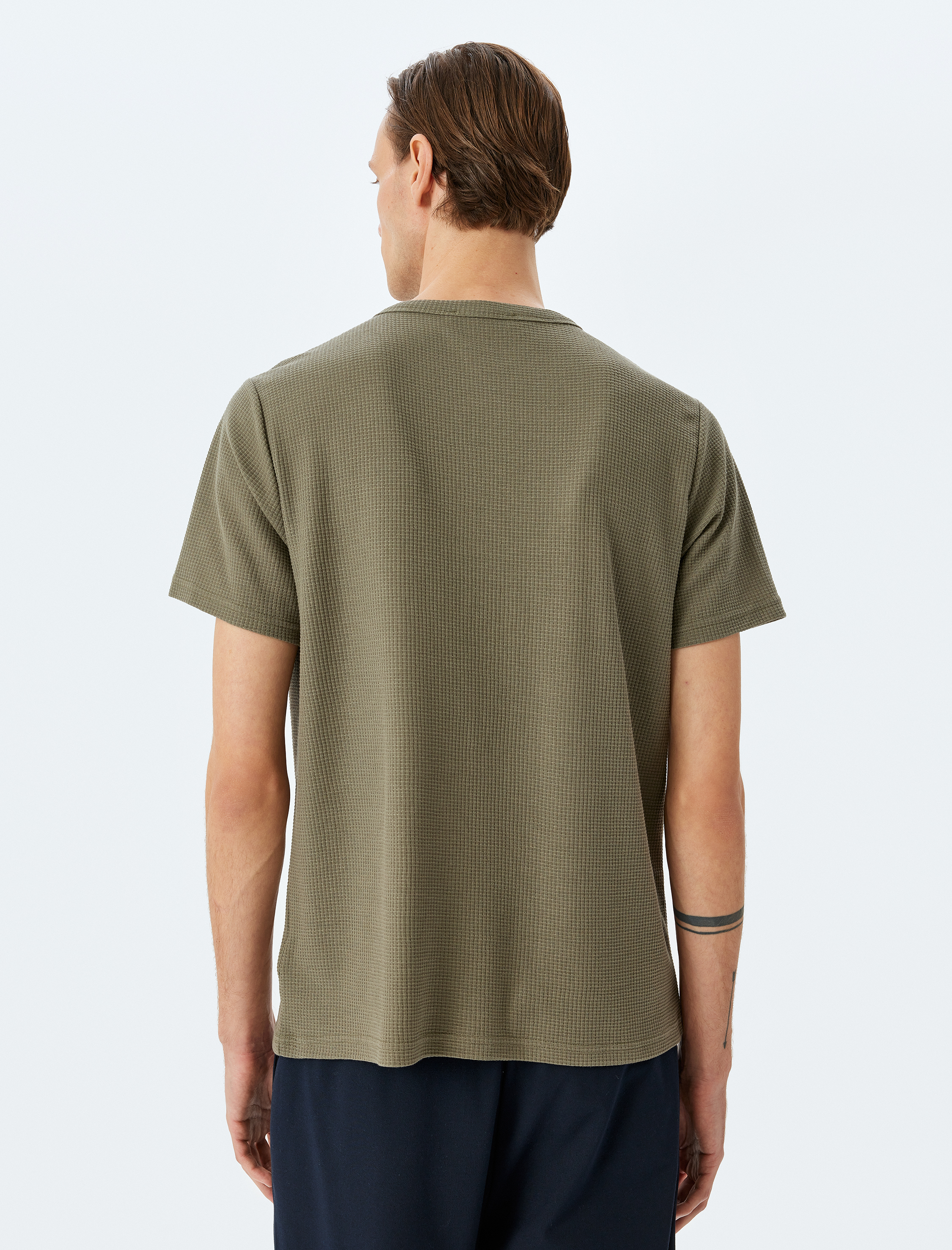   Kısa Kollu Regular Fit Etiket Detaylı Waffle Dokulu Pamuk Karışımlı Bisiklet Yaka Tişört