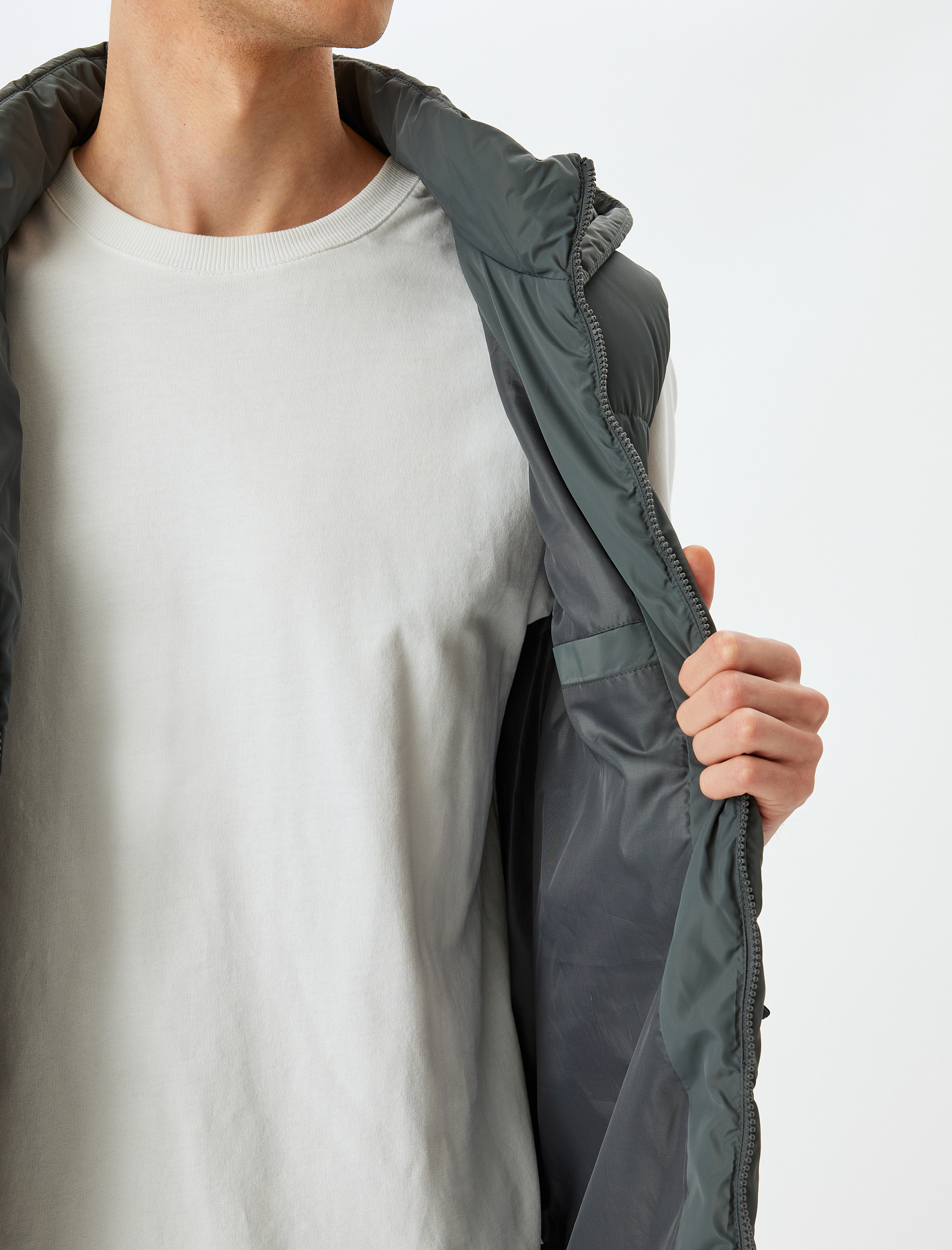   Şişme Yelek Kapşonlu Slim Fit Cep Detaylı Fermuarlı