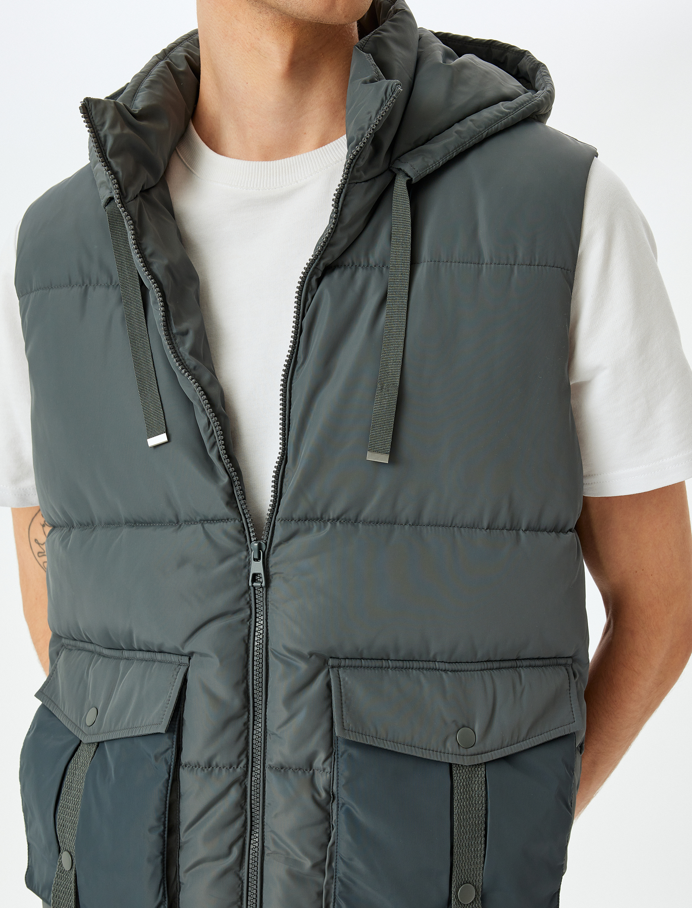   Şişme Yelek Kapşonlu Slim Fit Cep Detaylı Fermuarlı