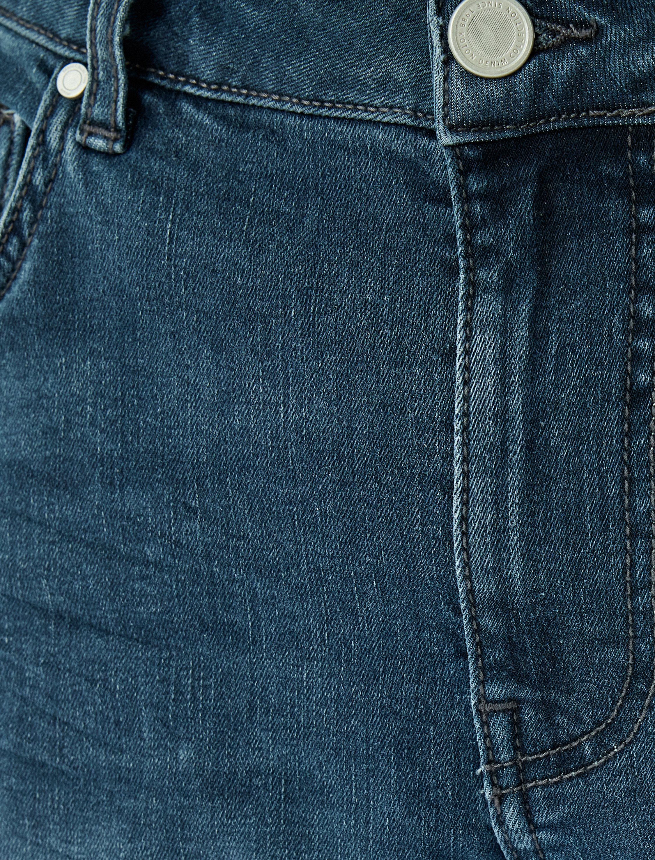   Katlamalı Paçalı Pamuklu Cep Detaylı Slim Fit Kot Şort