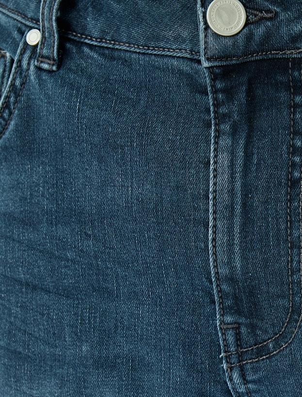 Katlamalı Paçalı Pamuklu Cep Detaylı Slim Fit Kot Şort_5