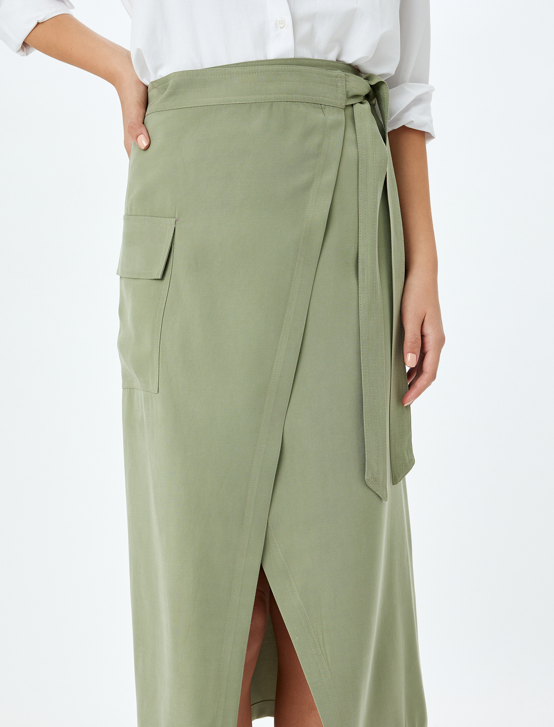   Kargo Cepli Yırtmaç Detaylı Viskon Kruvaze Midi Etek