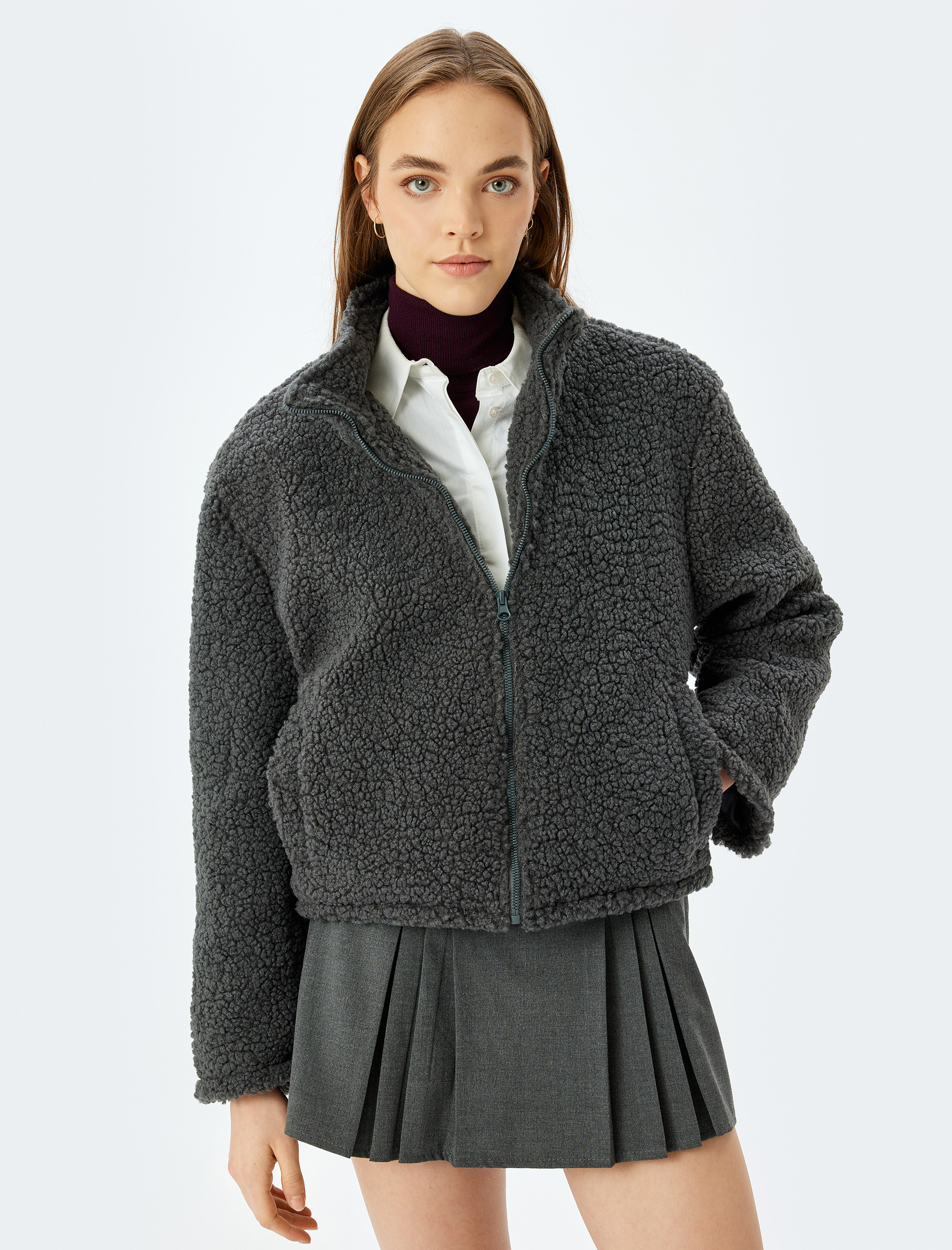 Dik Yaka Cep Detaylı Fermuarlı Peluş Ceket