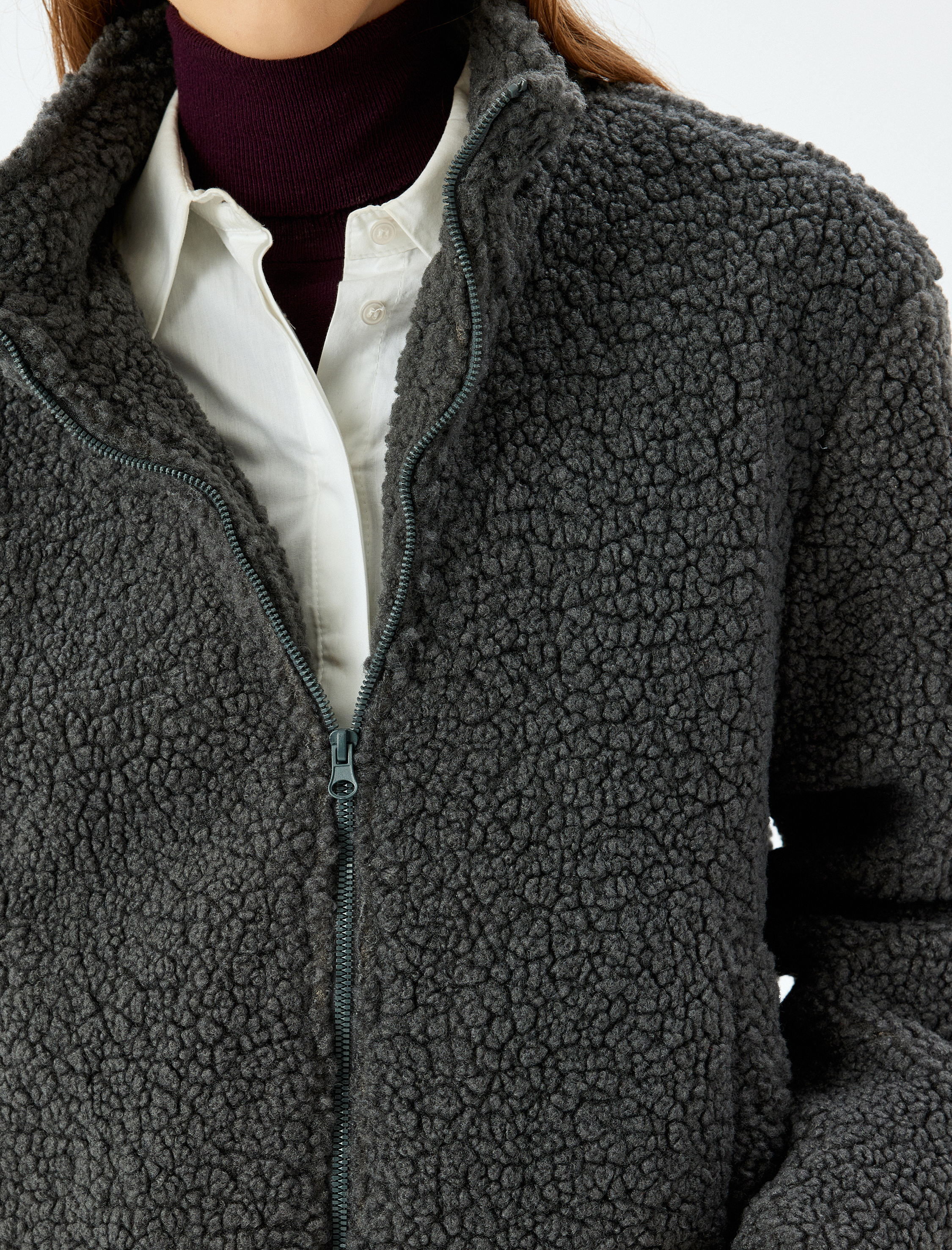 Dik Yaka Cep Detaylı Fermuarlı Peluş Ceket