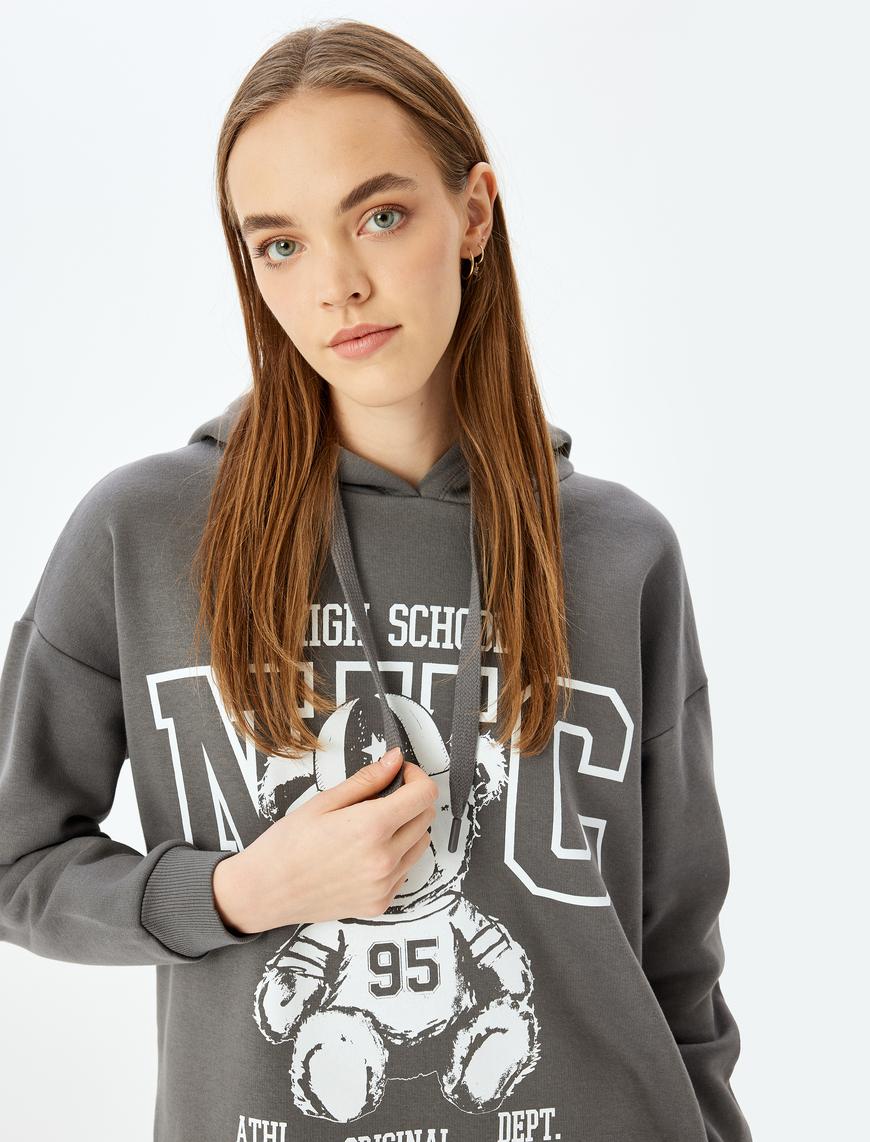   Kolej Baskılı Kapüşonlu Uzun Kollu Sweatshirt