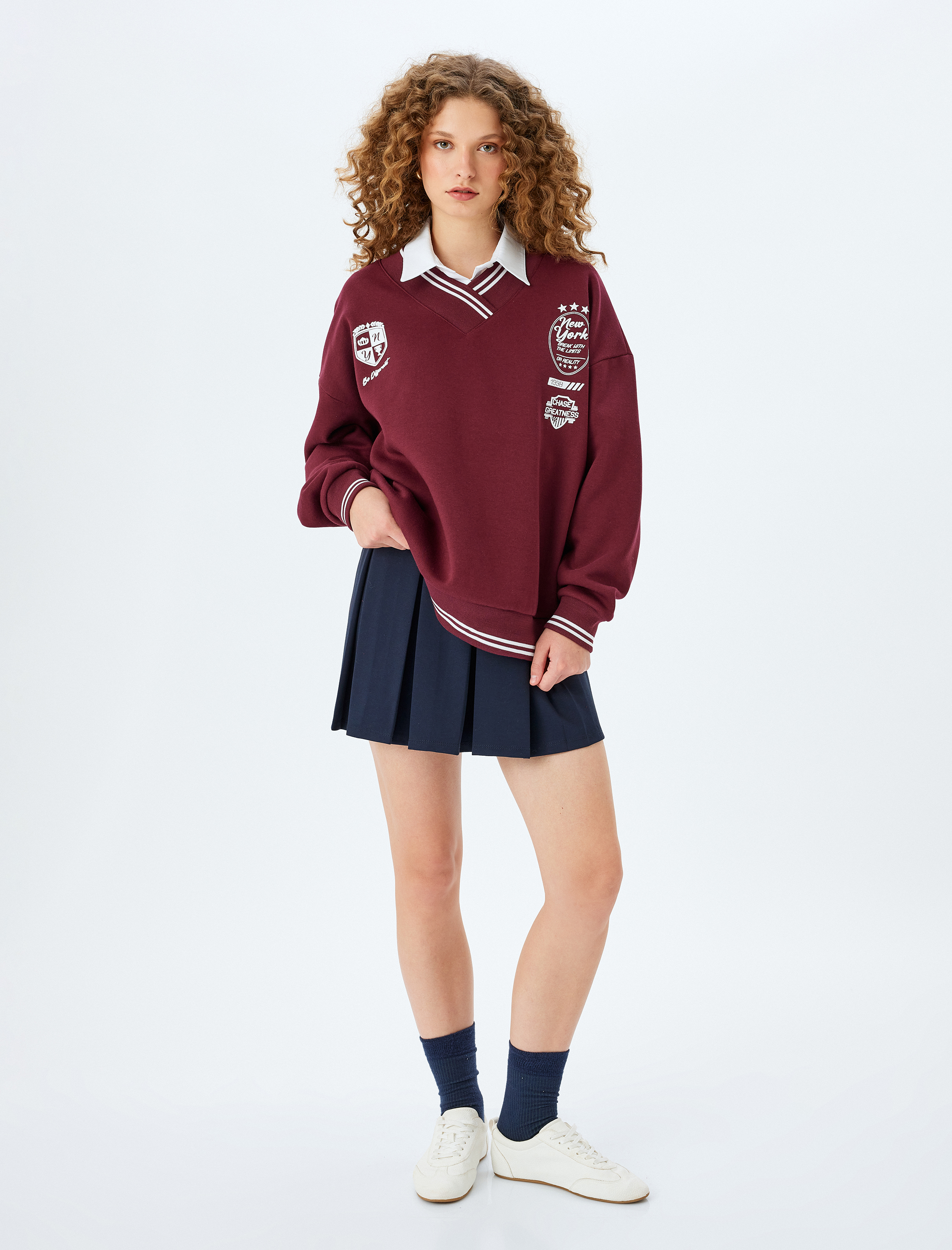   V Yaka Kolej Baskılı Şardonlu Oversize Sweatshirt